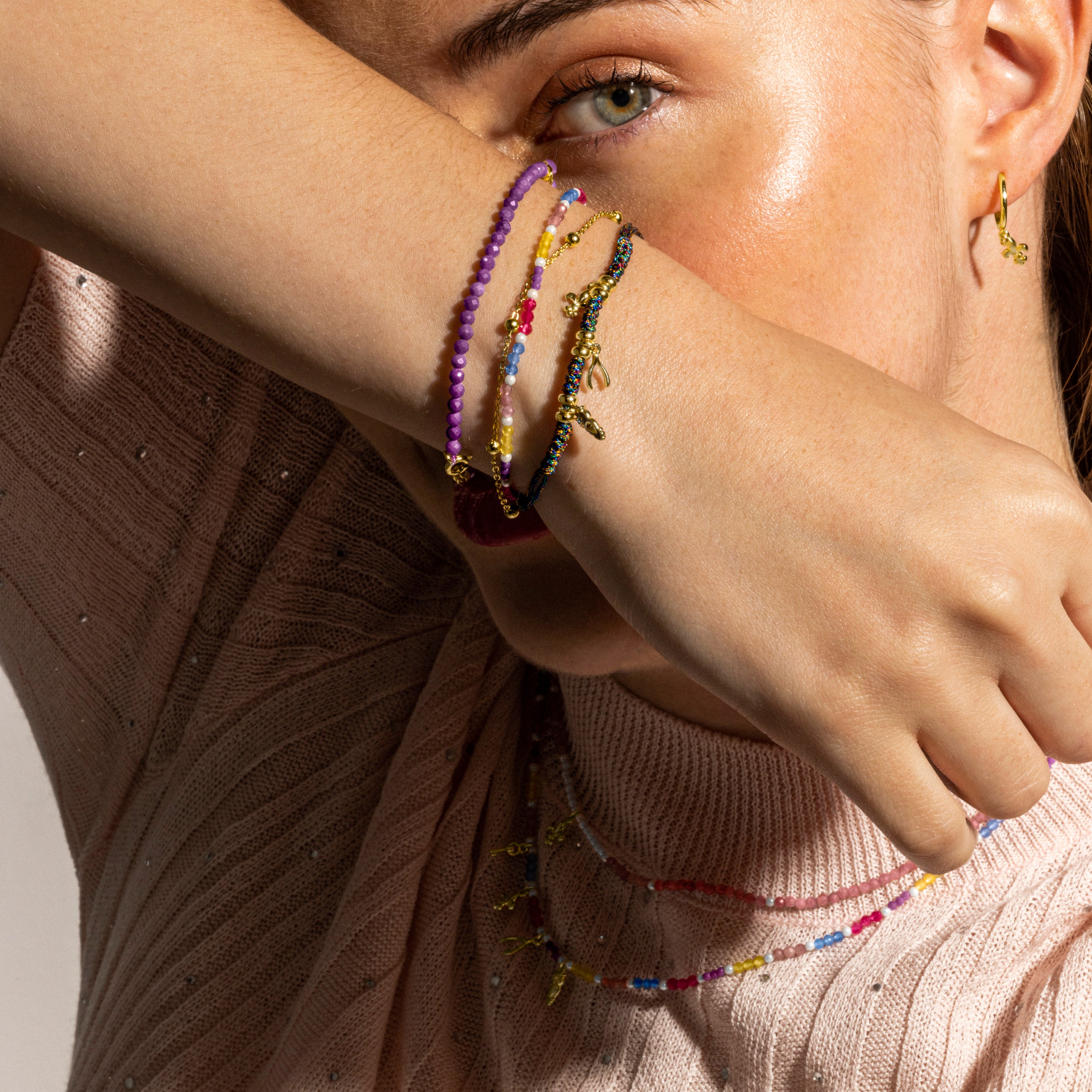 925er Sterlingsilberarmband mit mehrfarbigem Kristall, 18k Goldfinish - Busde