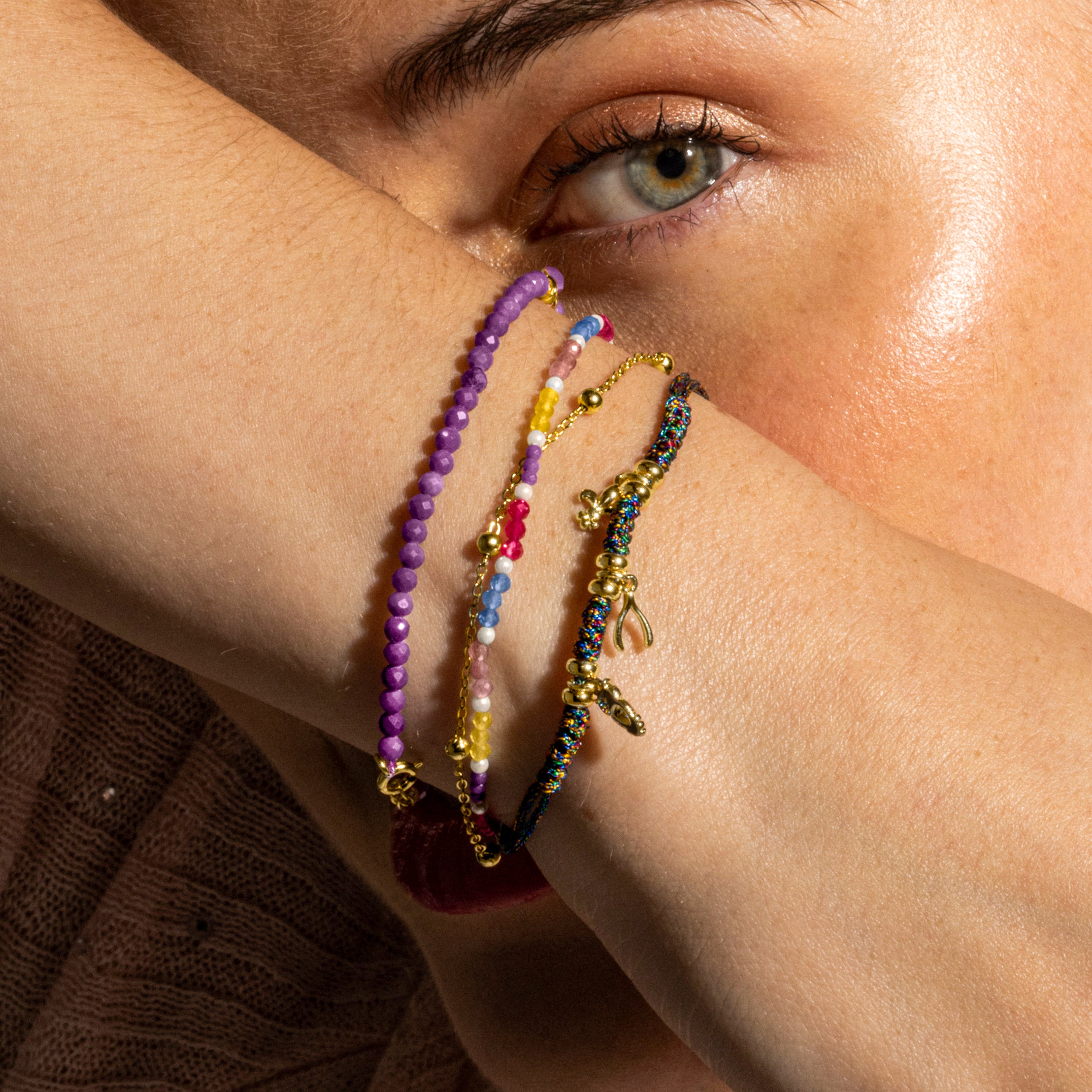 925er Sterlingsilberarmband mit mehrfarbigem Kristall, 18k Goldfinish - Busde