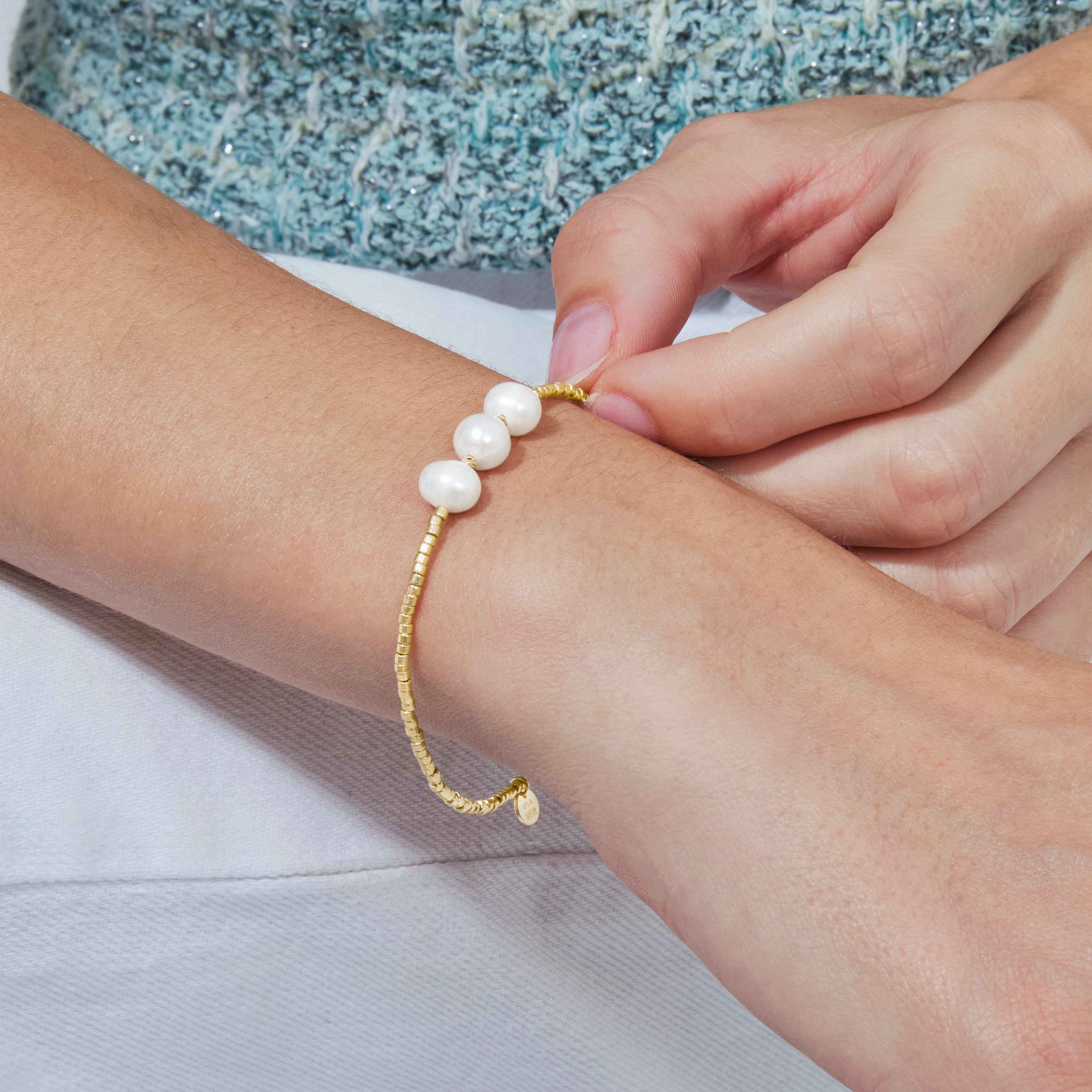 Sterling Silver 925 Bracelet with White Pearl Finished in 18k Yellow Gold - Oschu