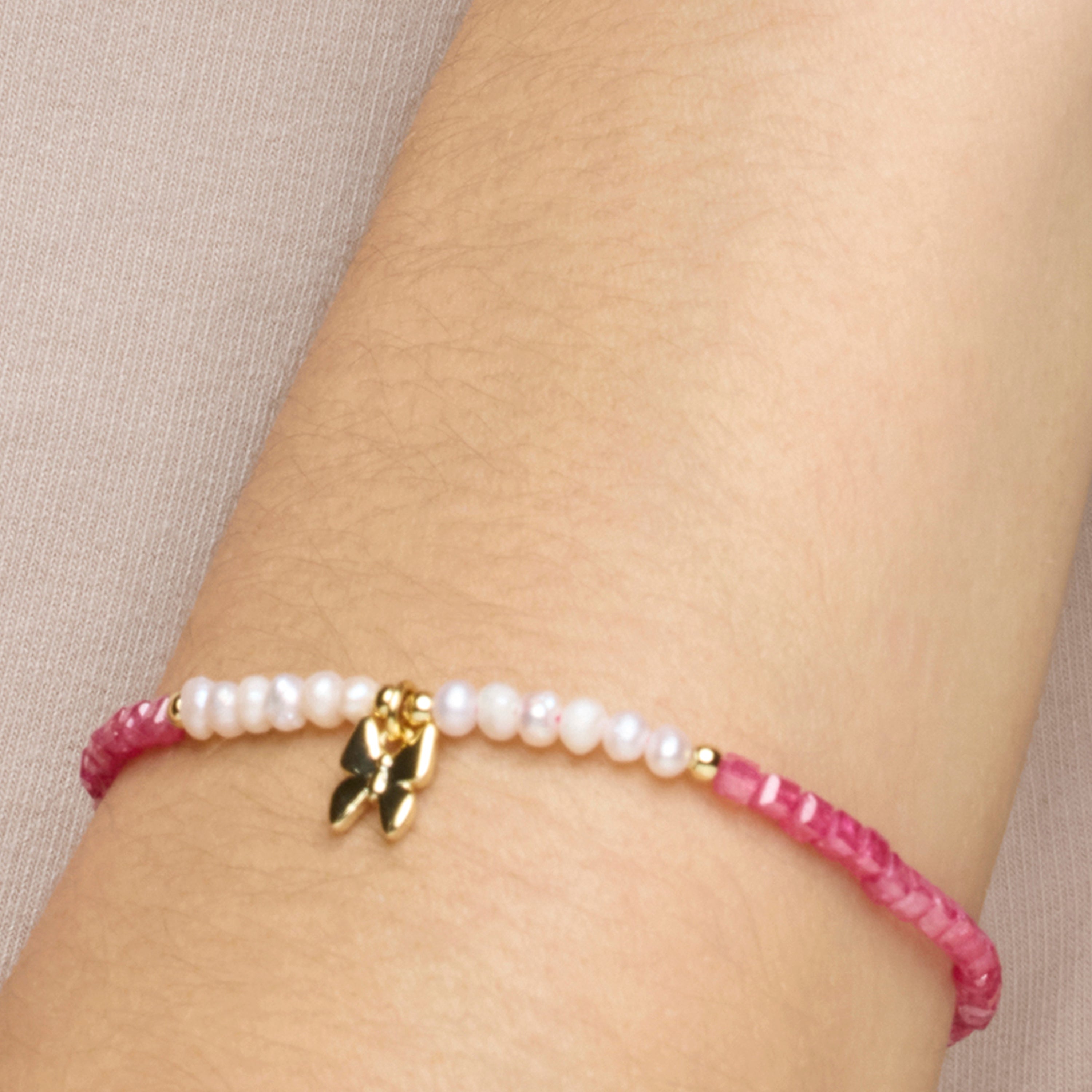925 Sterling Silver Bracelet with White Pearl and 18k Yellow Gold Finish - Gama