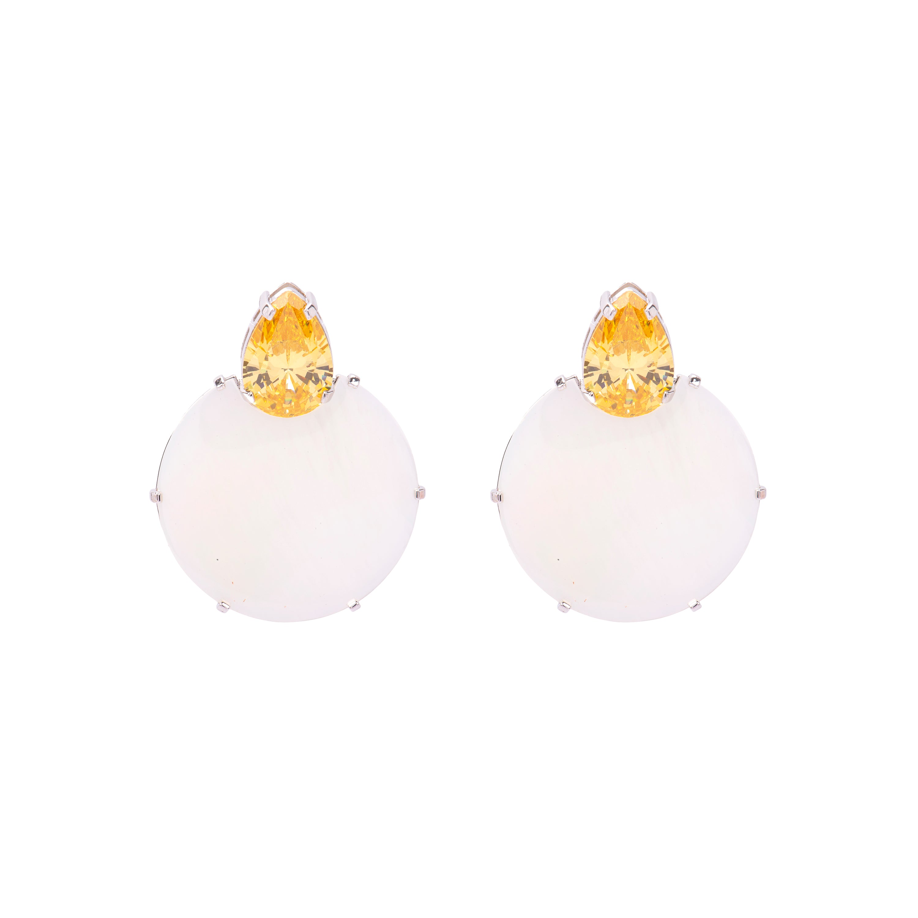 Pendientes de Plata de Ley 925 y Madreperla Blanca acabado oro amarillo de 18k - Mubi