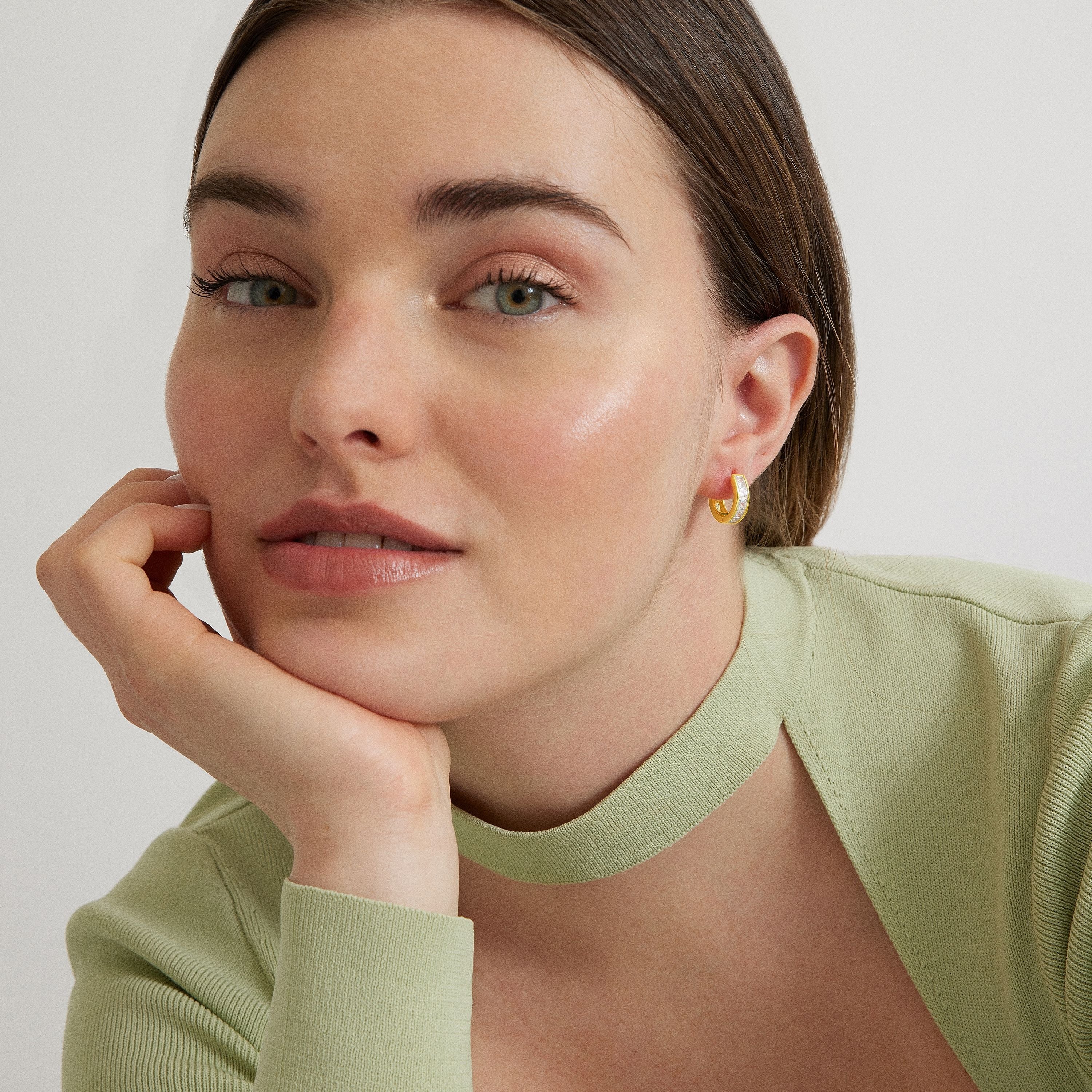 Pendientes de 10mm de diámetro de Plata de Ley 925 con Circonita Brillante acabados en oro amarillo de 18K - Essential