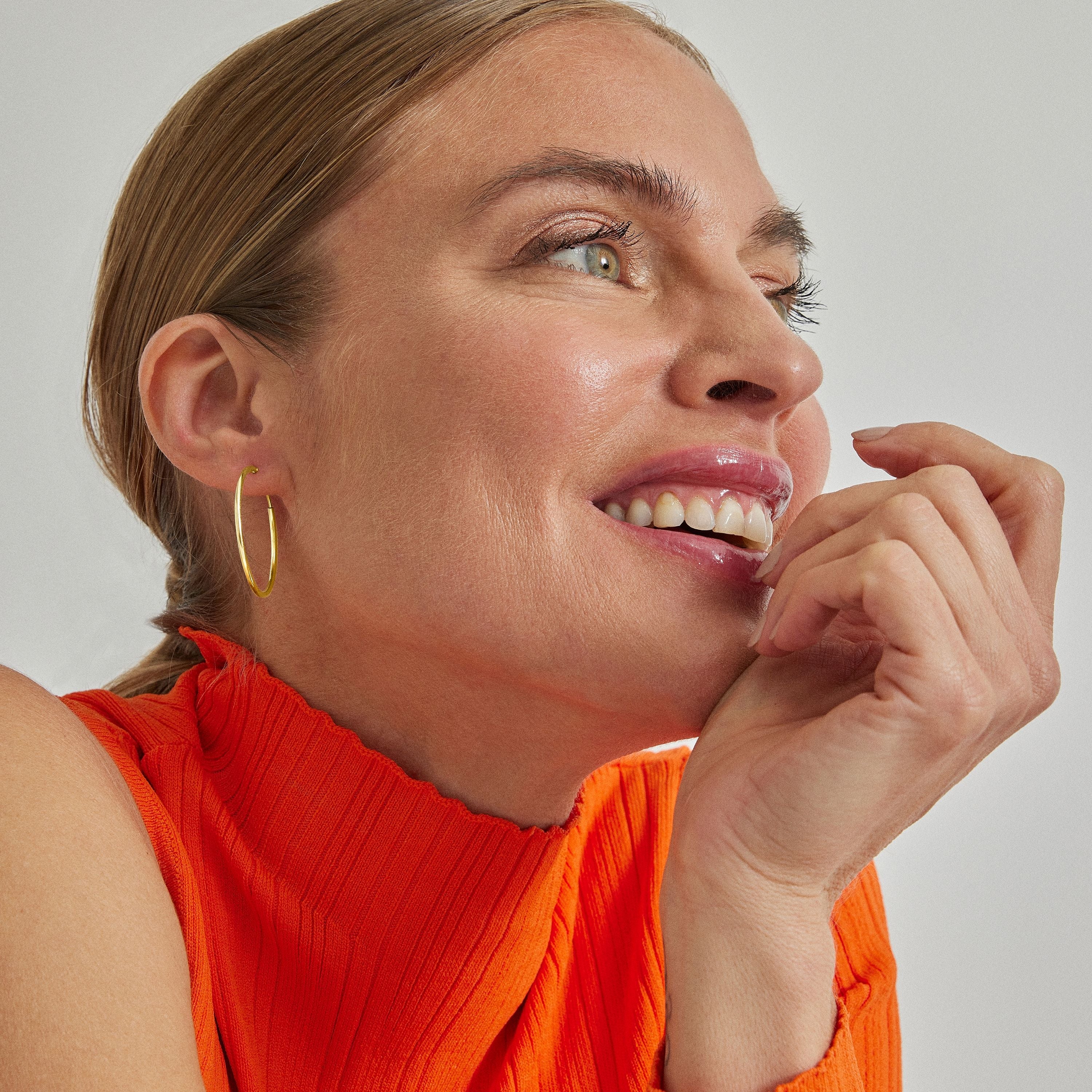 Brincos de 30mm em Prata de Lei 925 com acabamento em ouro amarelo de 18K - Essential