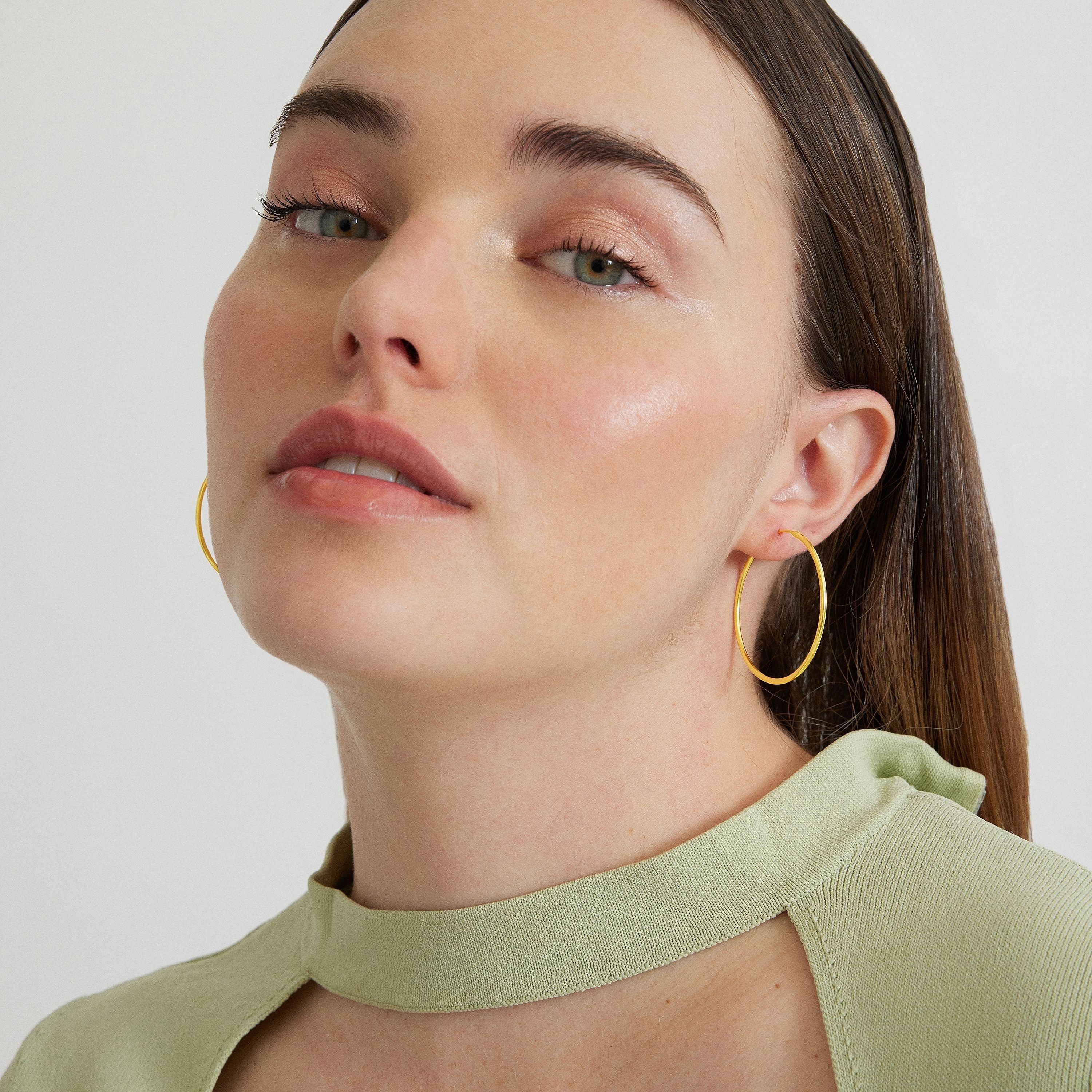 Brincos de 30mm em Prata de Lei 925 com acabamento em ouro amarelo de 18K - Essential