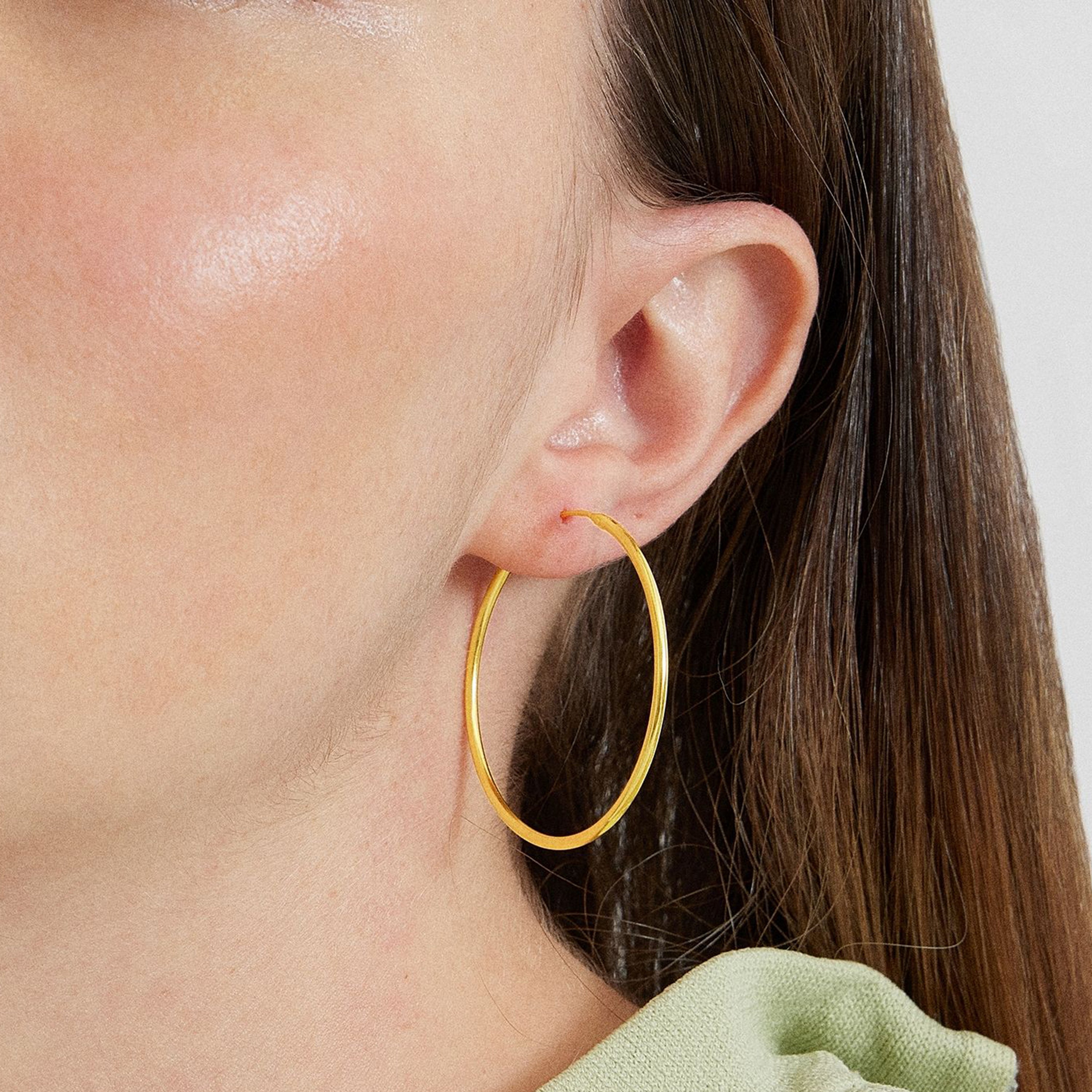 Brincos de 30mm em Prata de Lei 925 com acabamento em ouro amarelo de 18K - Essential