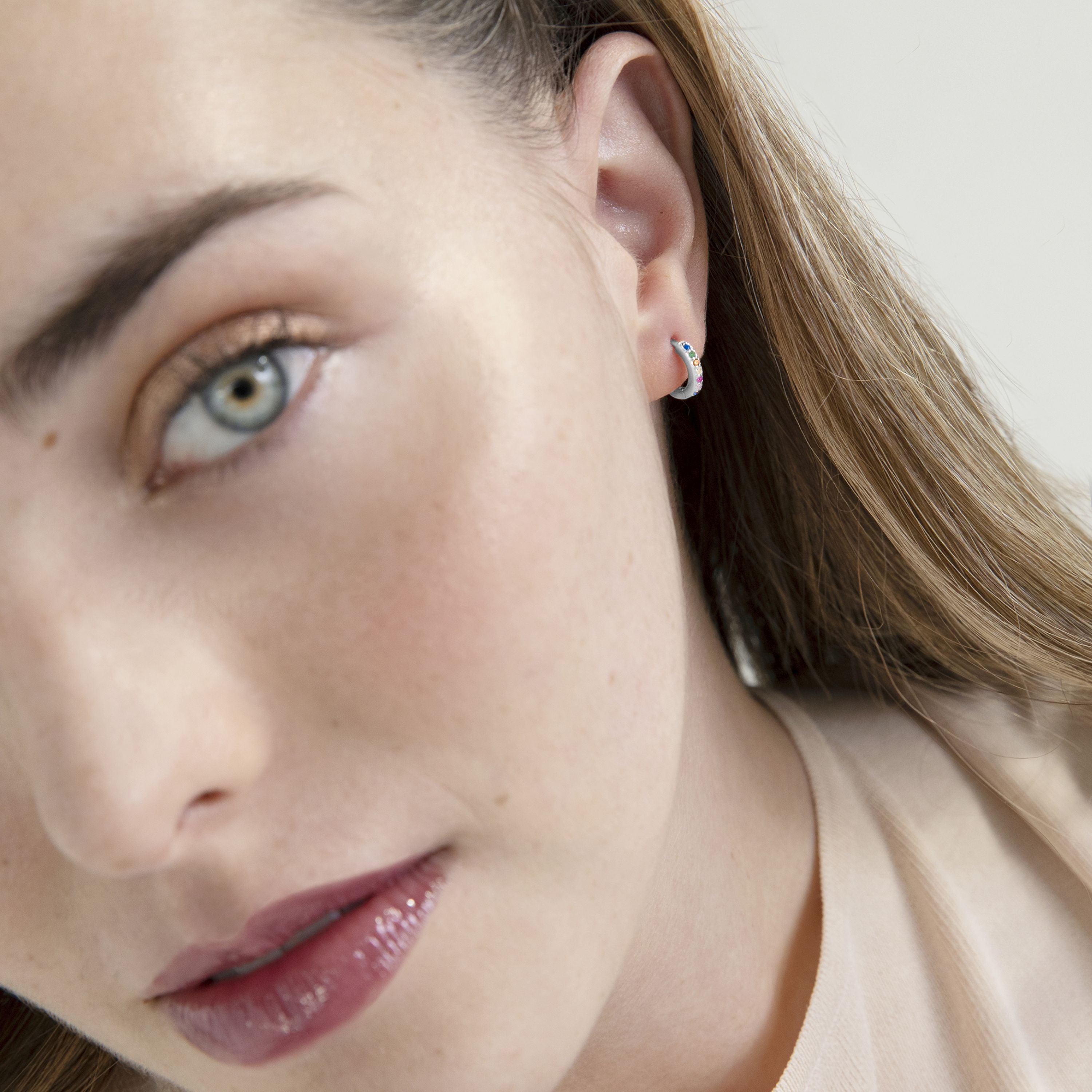 Brincos de 7mm em Prata de Lei 925 com Zircónia Multicolor acabados em ródio - Leofcar