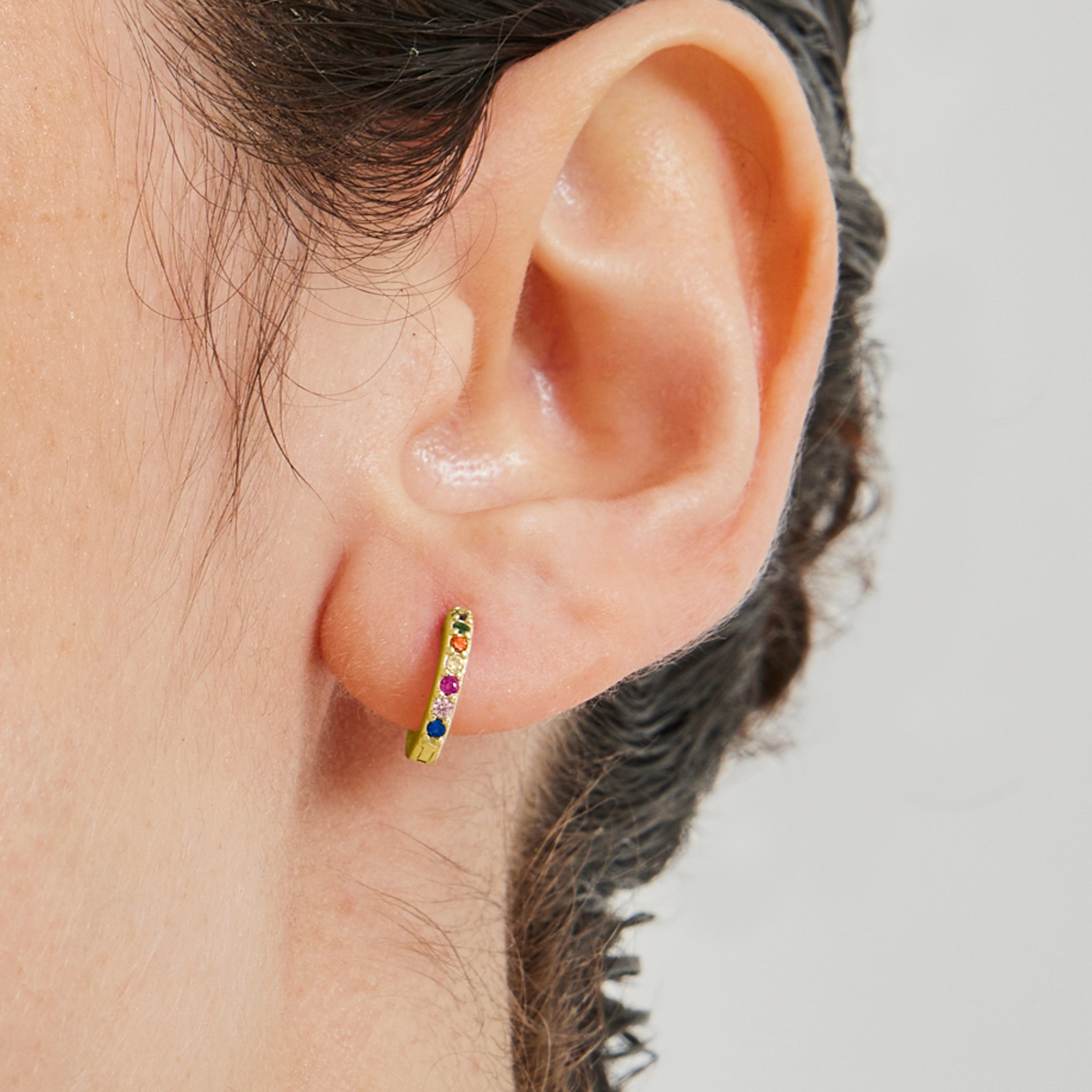 Pendientes de 7mm de Plata de Ley 925 con Circonita Multicolor acabados en oro amarillo de 18K - Leofcar
