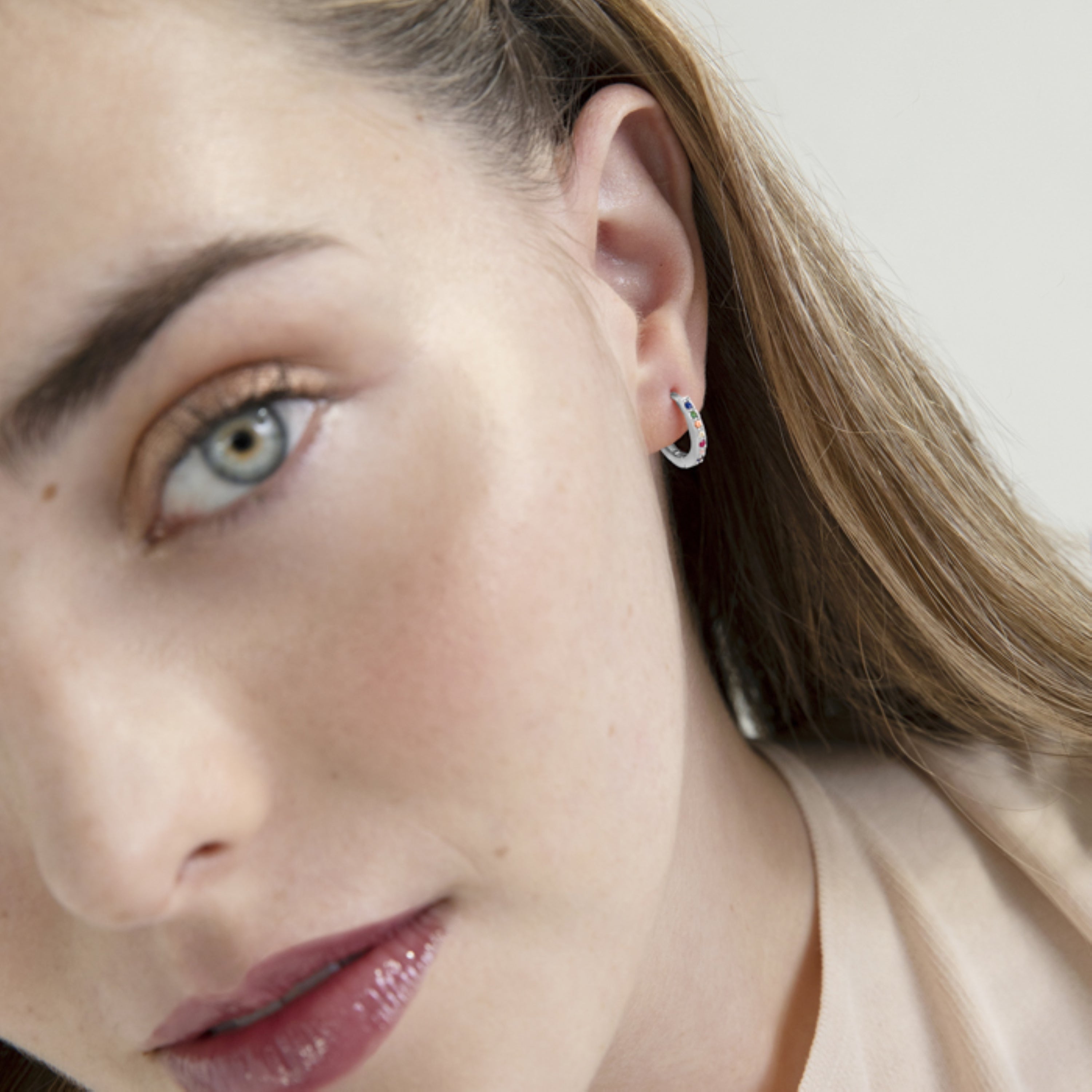 Boucles d'oreilles de 10mm en argent sterling 925 avec zircon multicolore finition rhodium - Valarys