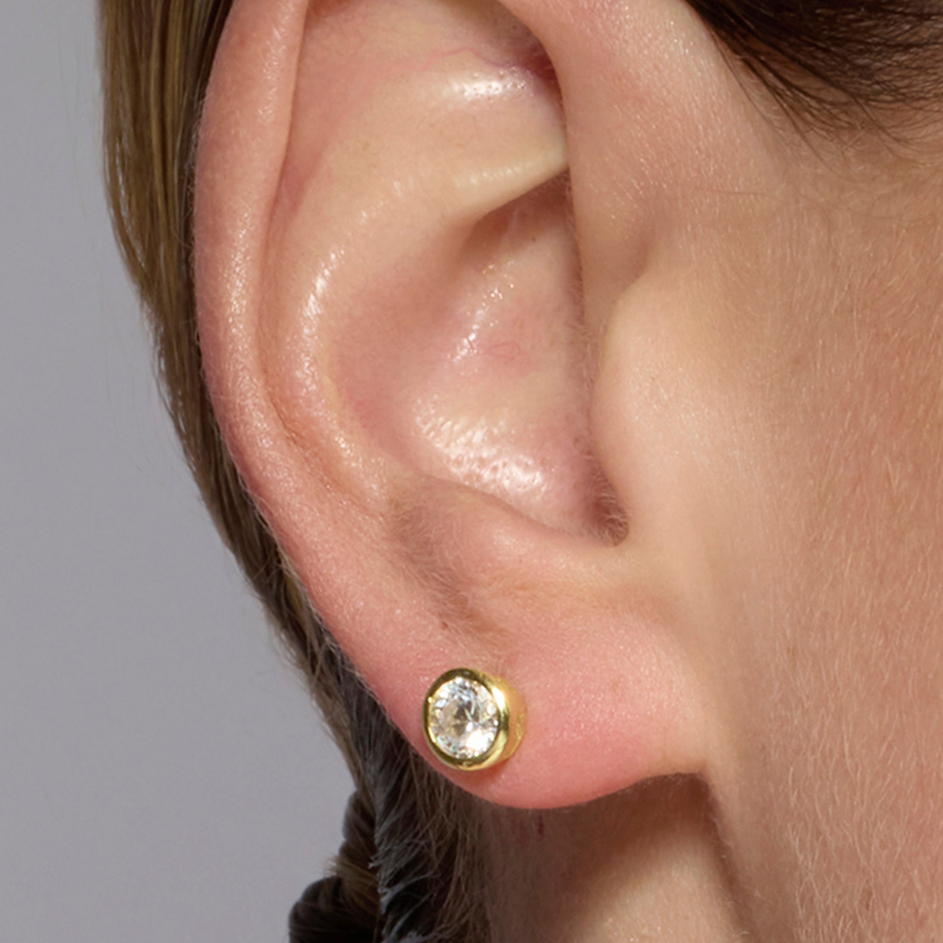 6mm 925 Sterlingsilber Ohrringe mit Zirkonia, 18k Gelbgold beschichtet - Basili