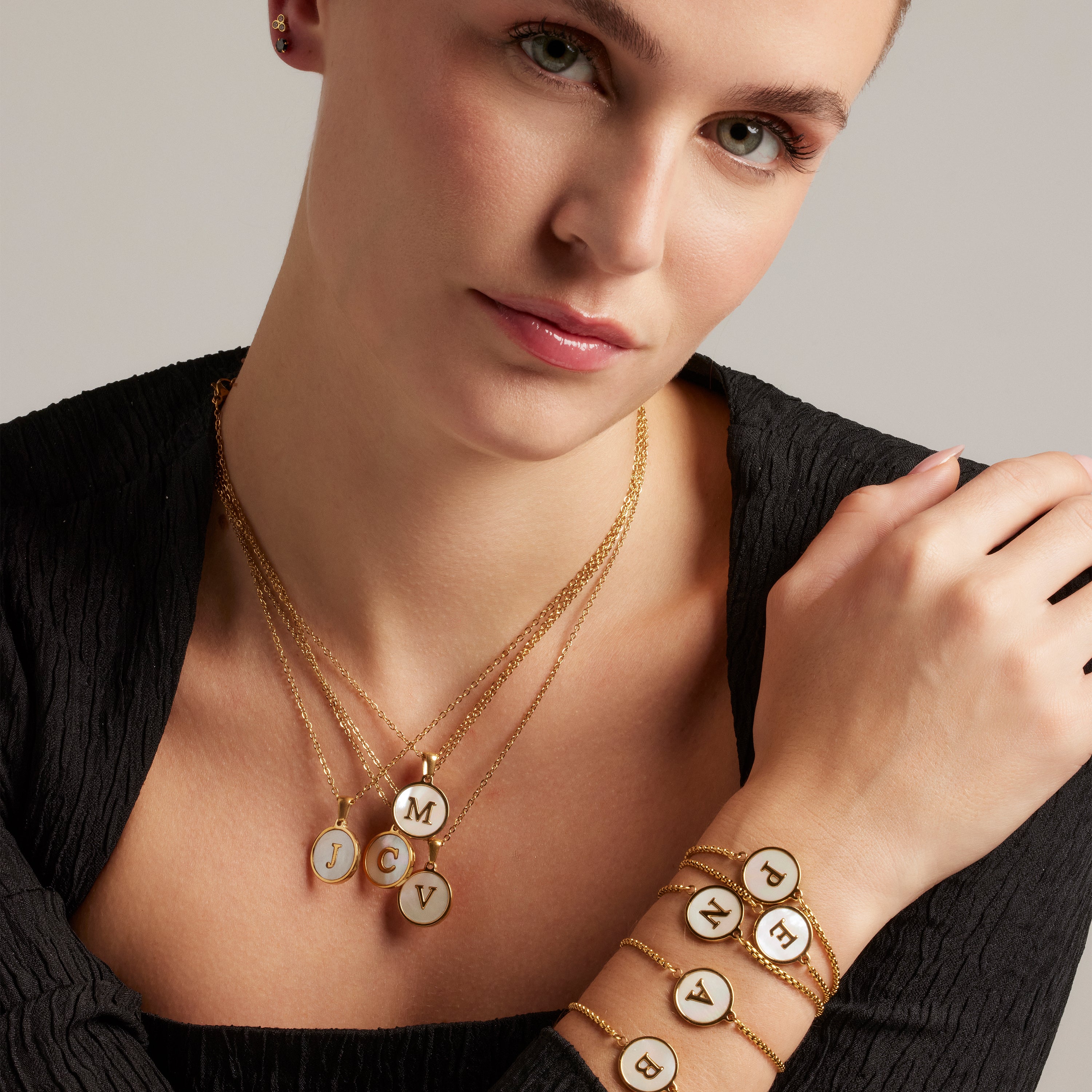 Ohrringe aus 925er Sterlingsilber mit Onyx-Zirkonia, vergoldet mit 18K Gelbgold - Otieno