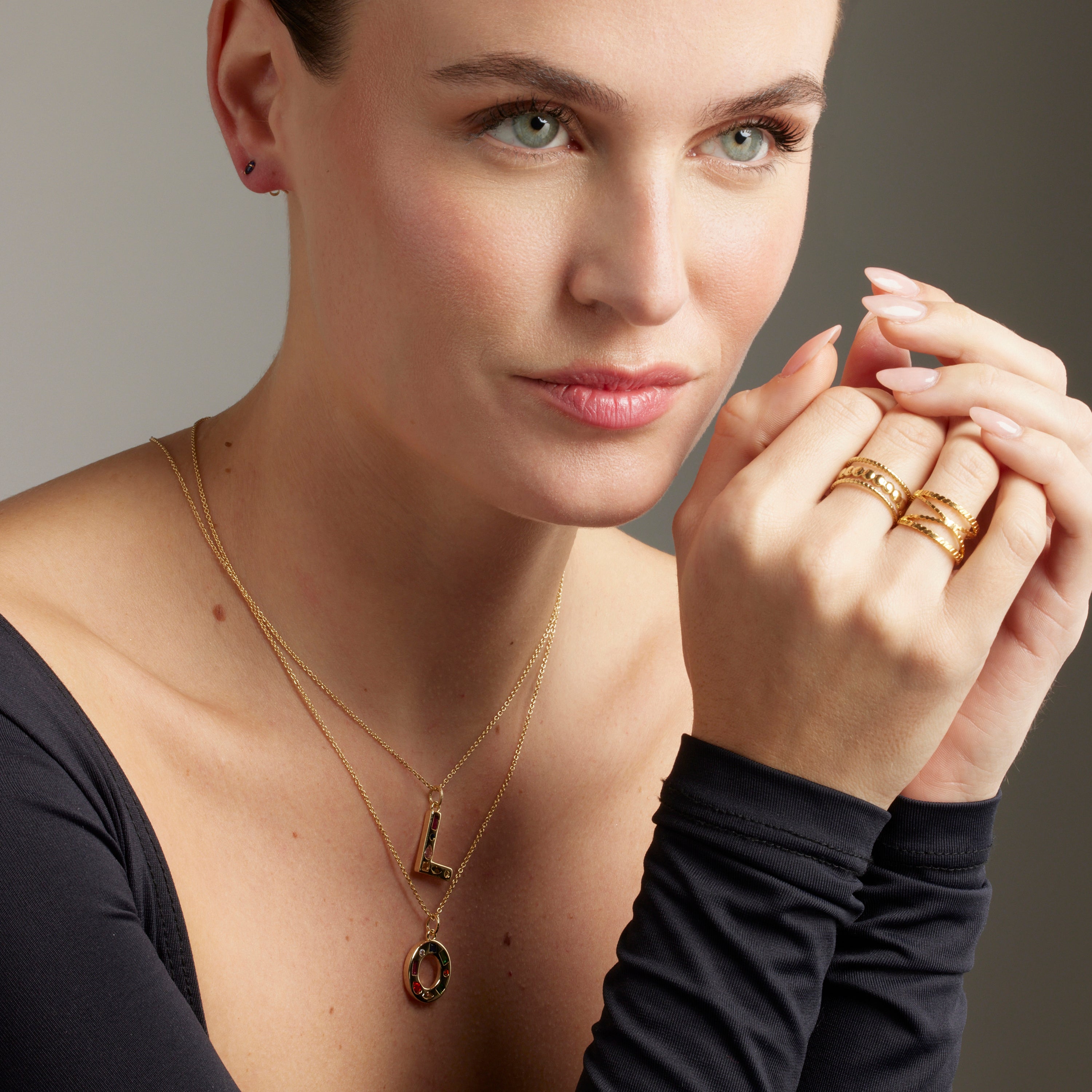 Ohrringe aus 925er Sterlingsilber mit Onyx-Zirkonia, vergoldet mit 18K Gelbgold - Otieno