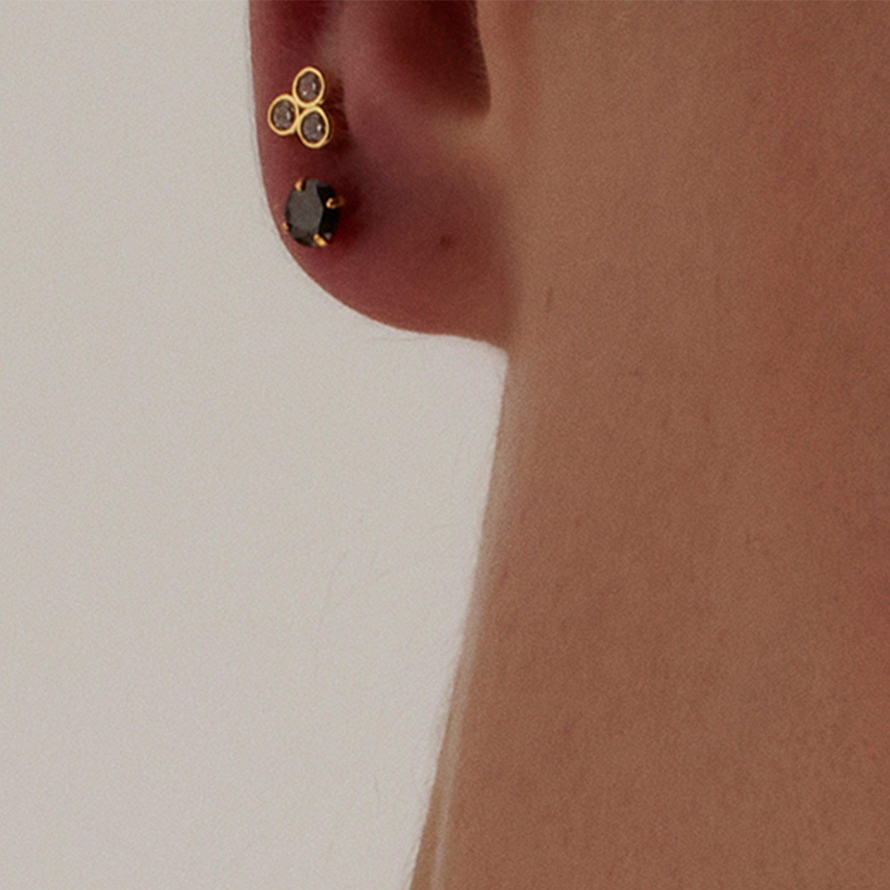 Ohrringe aus 925er Sterlingsilber mit Onyx-Zirkonia, vergoldet mit 18K Gelbgold - Otieno