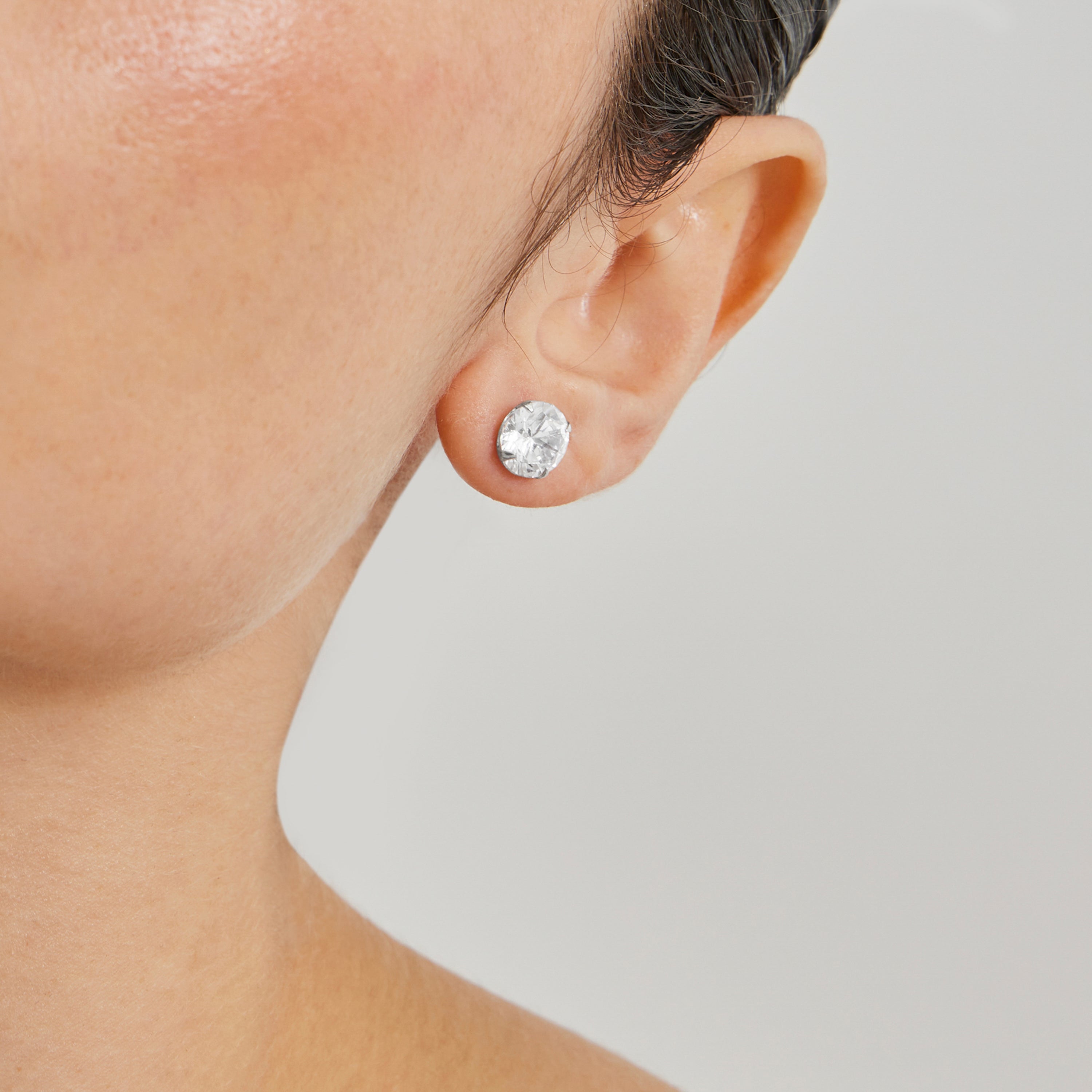 Orecchini in argento sterling 925 da 6mm con zircone finiture in rodio - Base