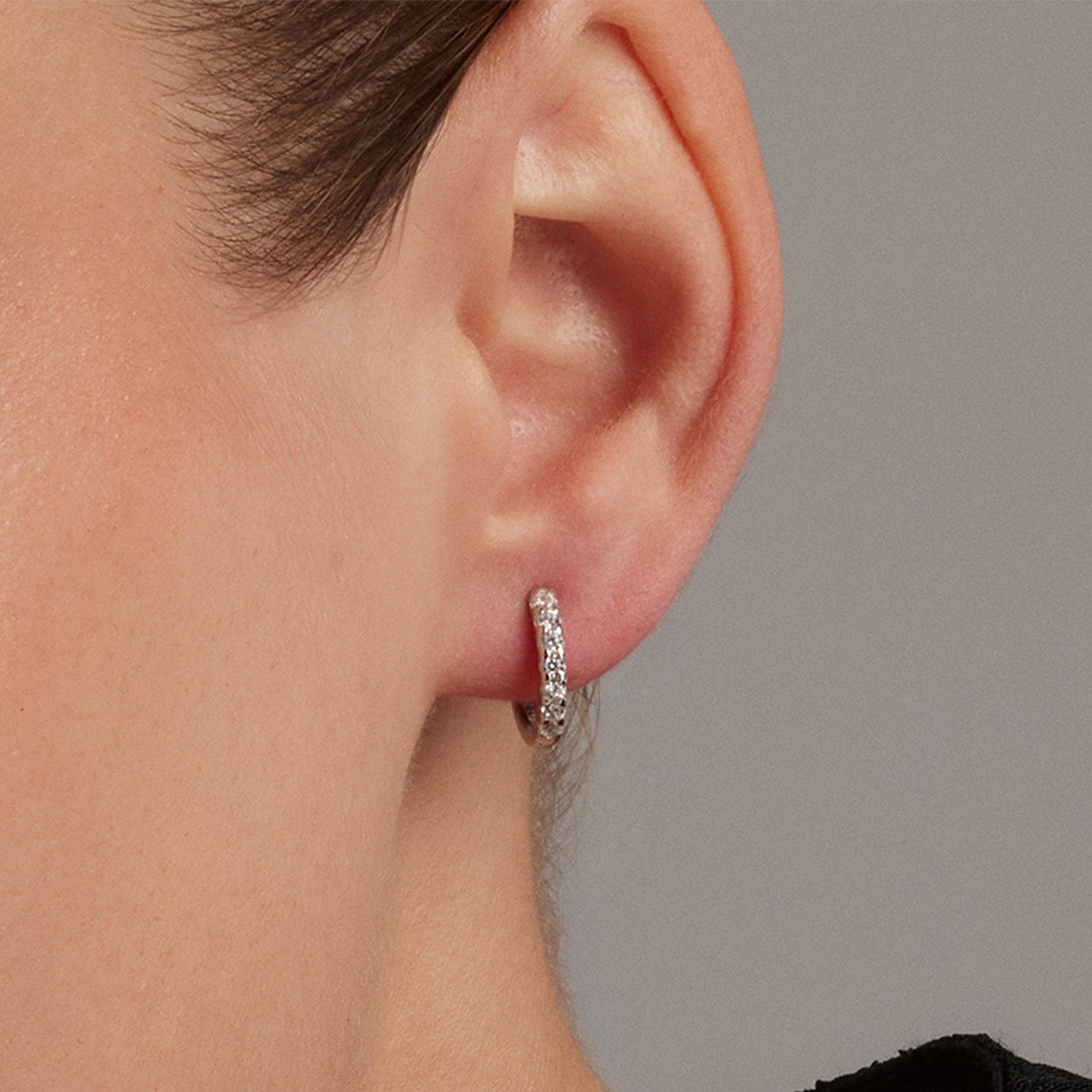 Orecchini da 9mm in Argento Sterling 925 con Zirconia Brillante finiture in rodio - Meri