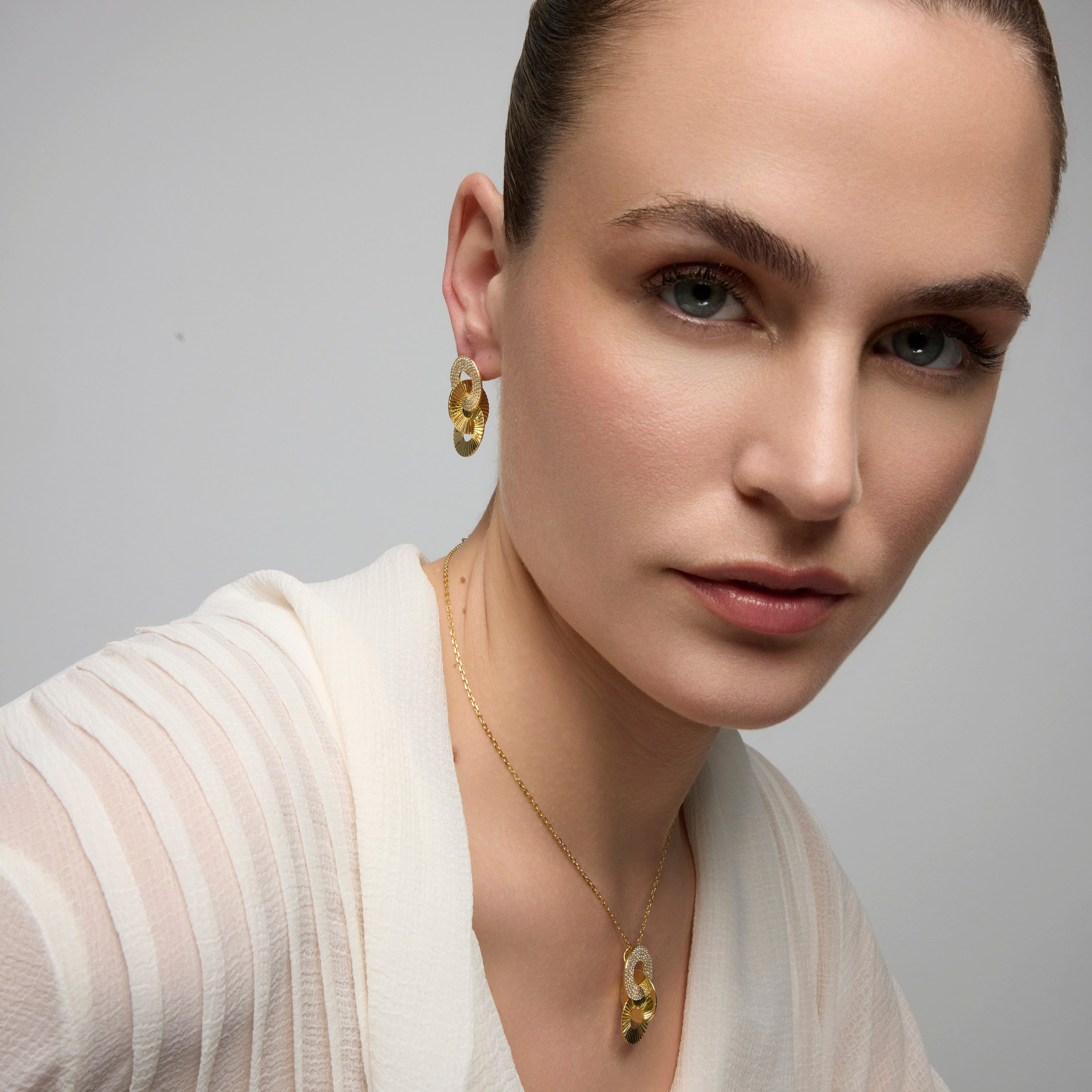 Ohrringe aus 925er Sterlingsilber und funkelndem Zirkonia mit 18k Gelbgold-Finish - Thydi