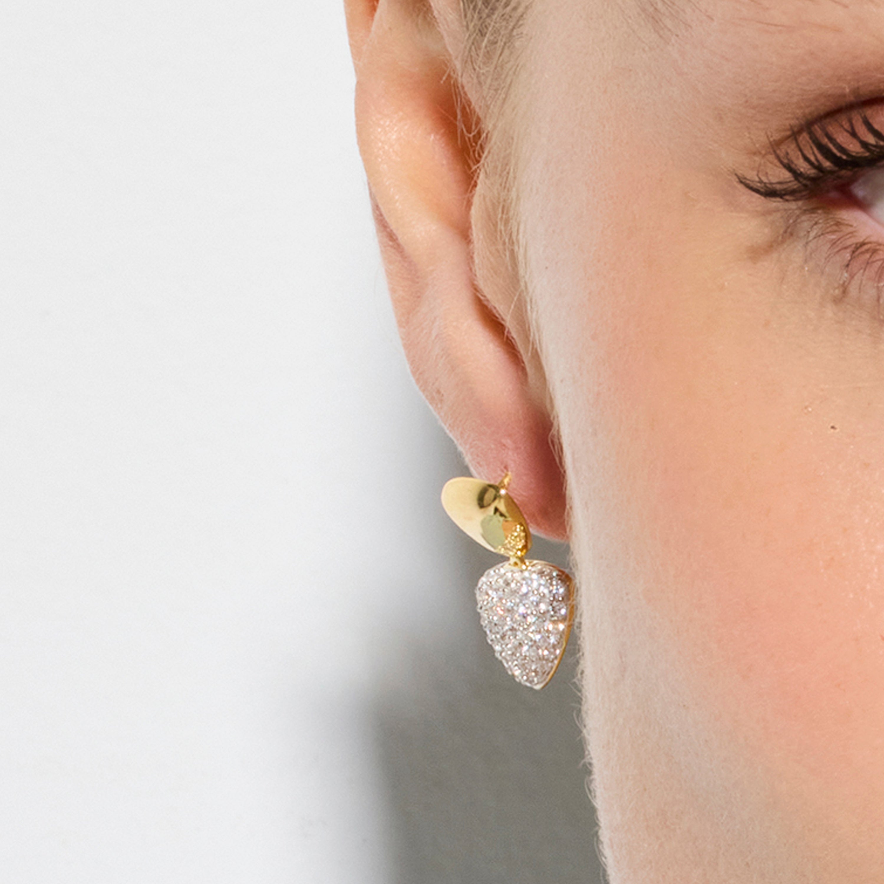 Ohrringe aus 925er Sterlingsilber und glänzenden Zirkonia mit 18k Gelbgold-Finish - Haju