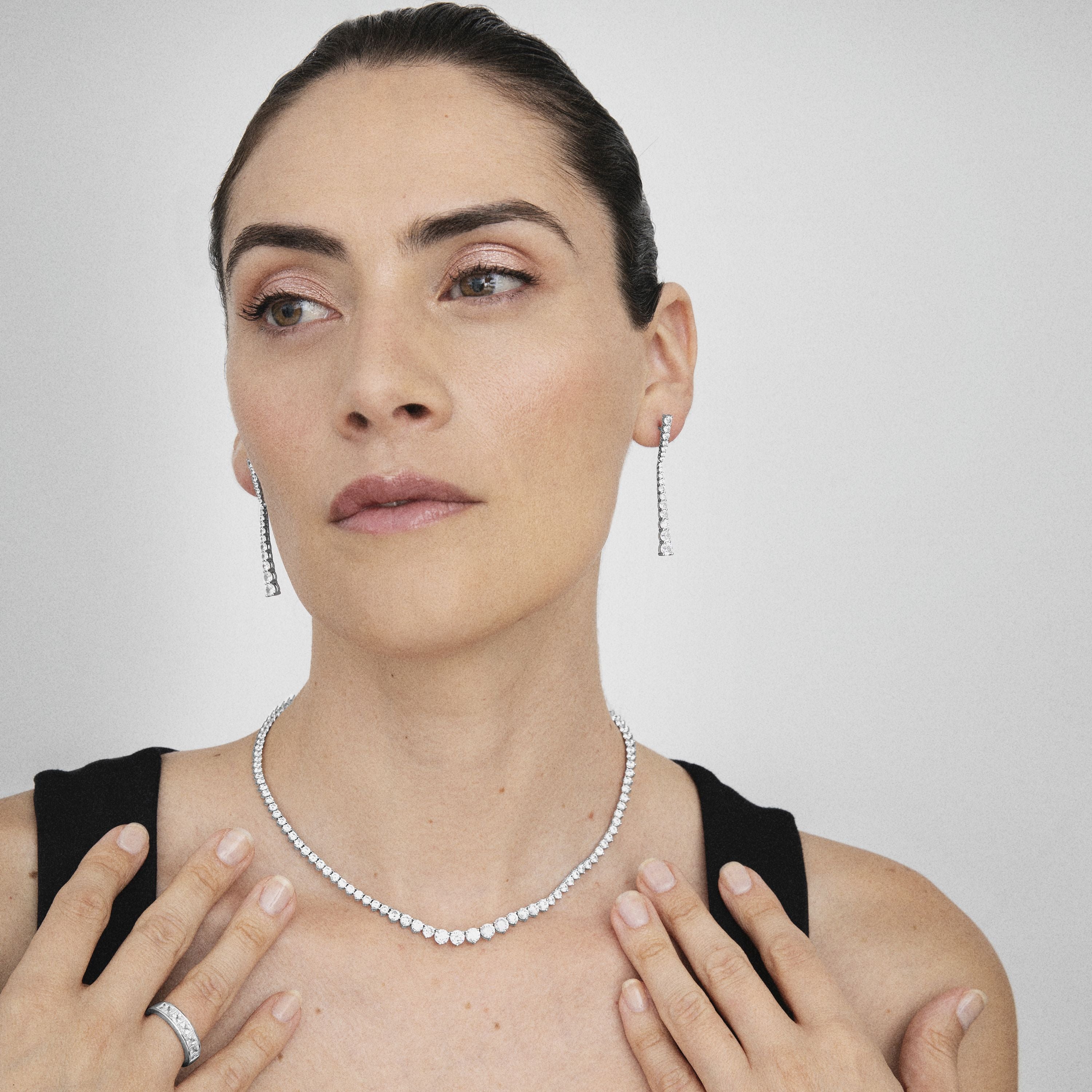 Ohrringe aus 925er Sterlingsilber mit glänzenden Zirkonia, rhodiniert - Chetman