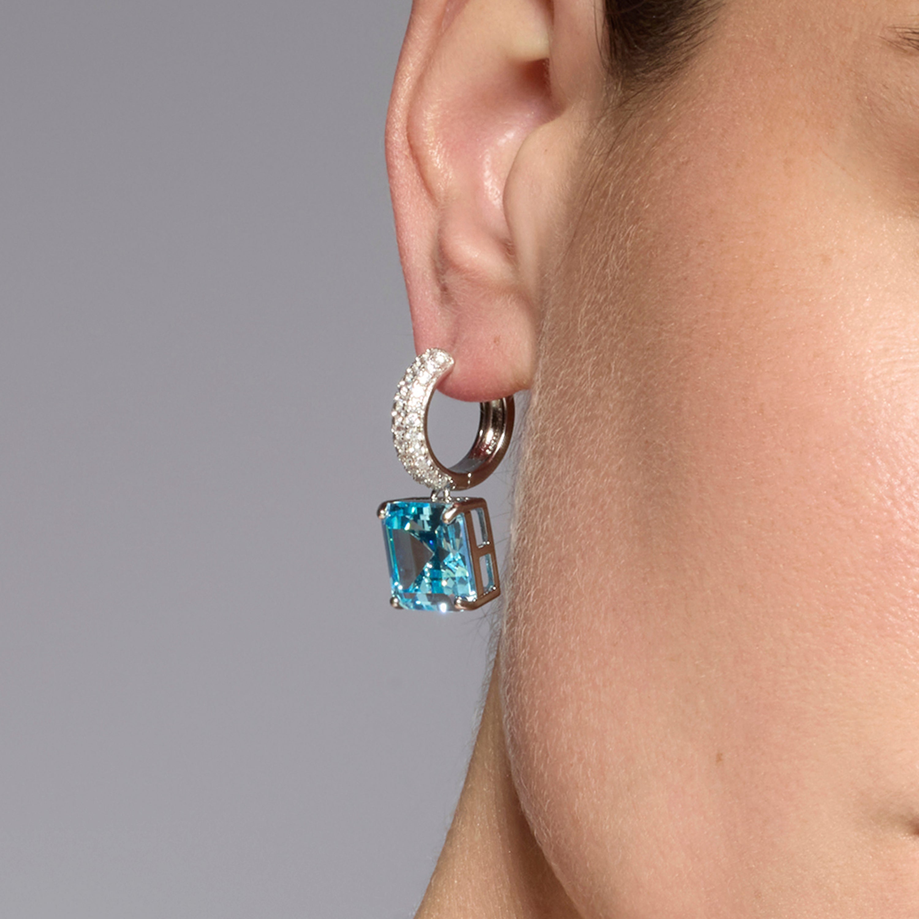 Orecchini in Argento Sterling 925 e Zirconia Acquamarina con finitura in rodio - Balcay