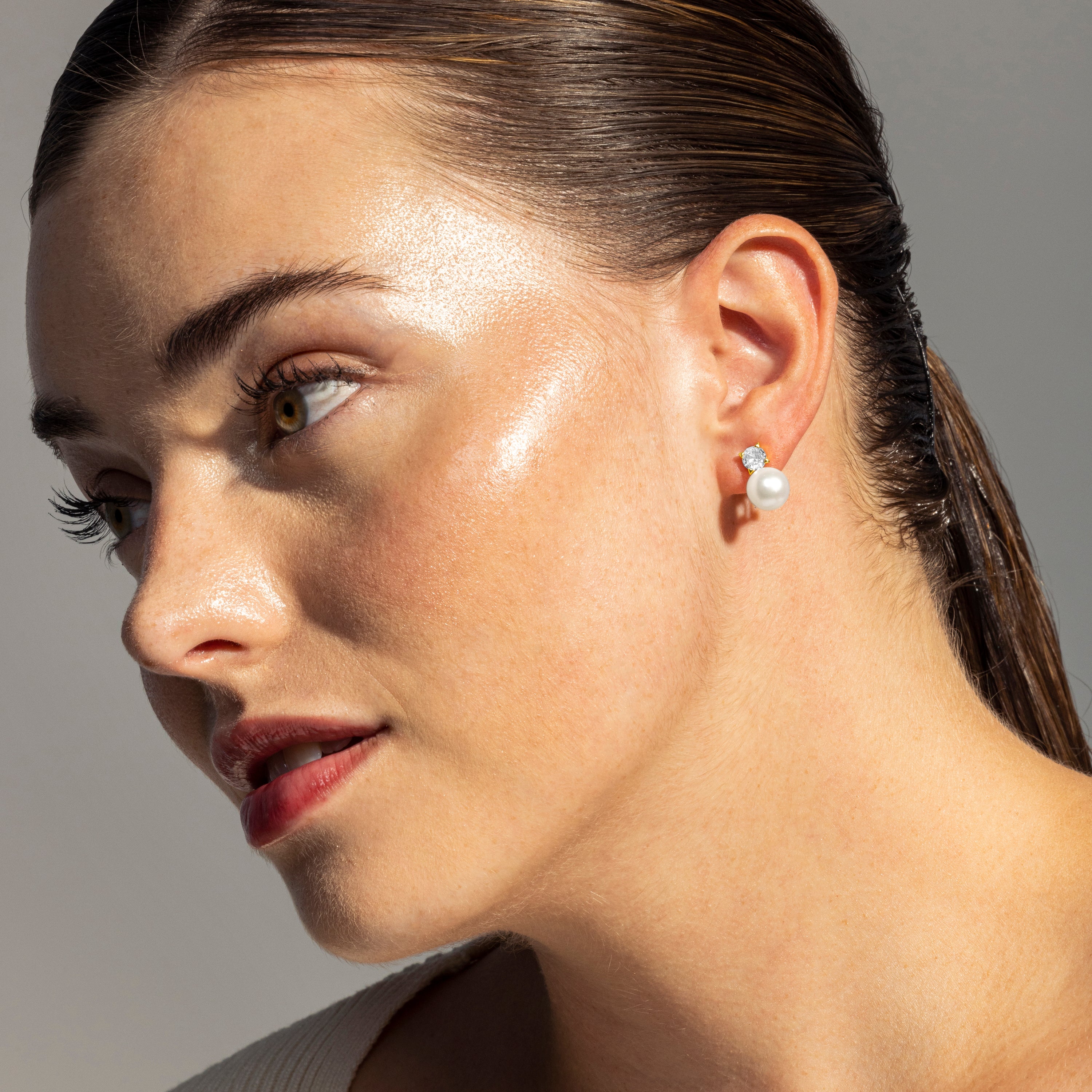 925 Sterling Silver Earrings with White Pearl finished in 18K yellow gold - Essential