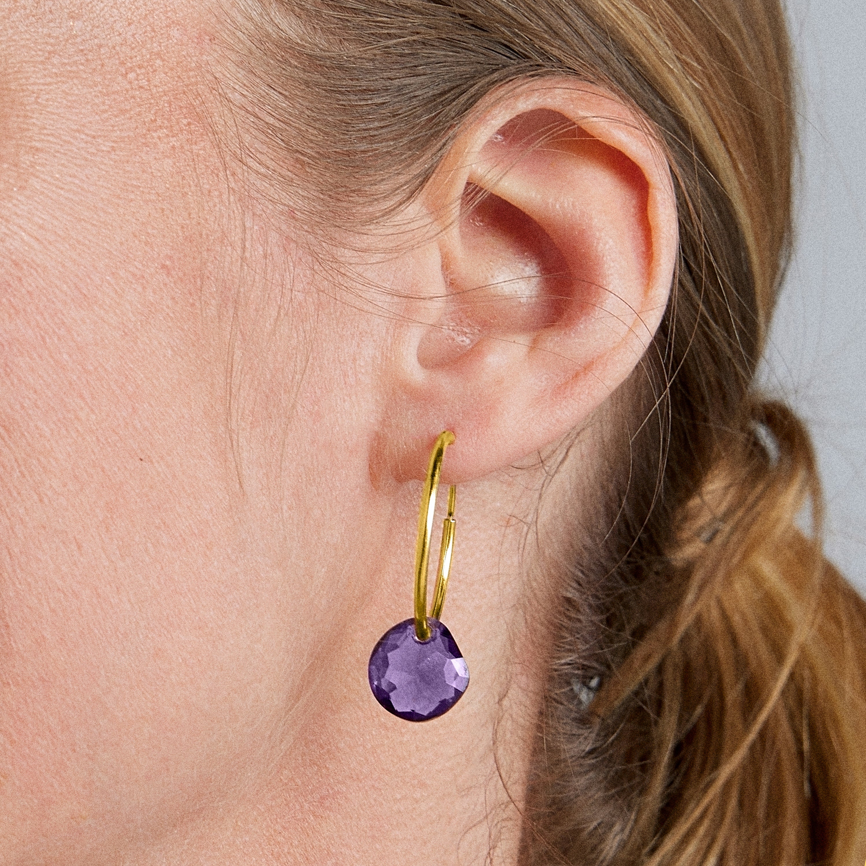 Pendientes de Plata de Ley 925 con Cuarzo Hidrotermal Morado acabados en oro amarillo 18K - Vanshy