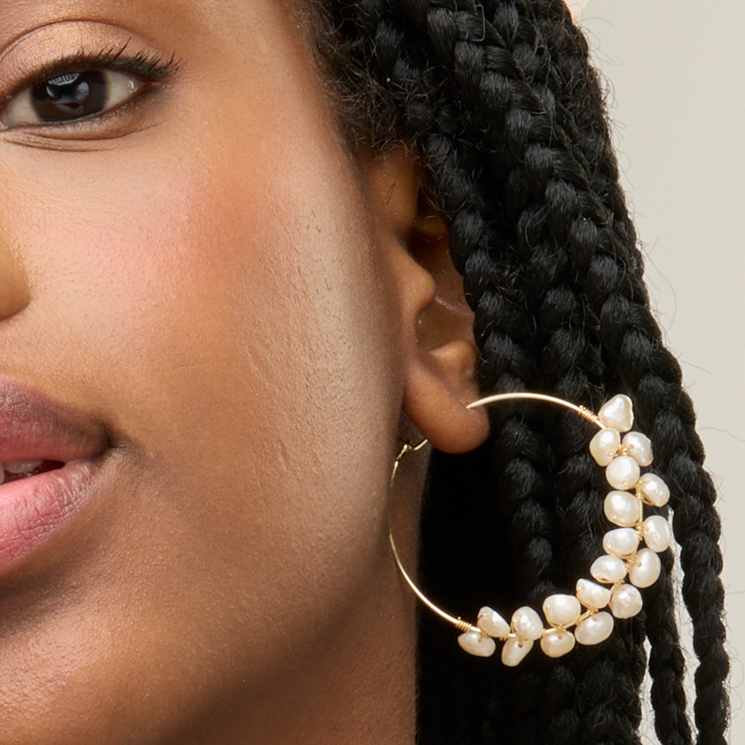 White Pearl Earrings finished in 18K yellow gold - Milba