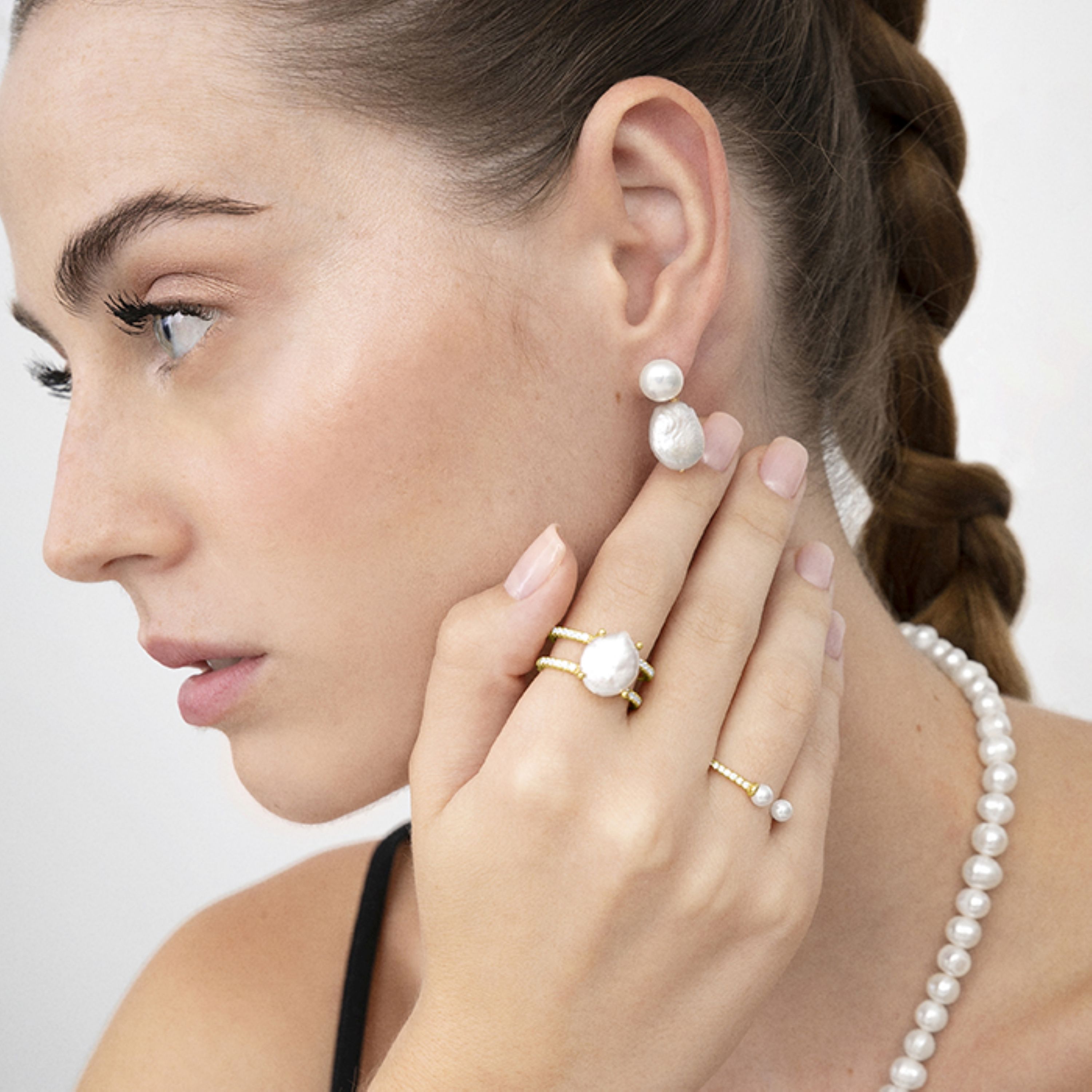 Ohrringe aus 925er Sterlingsilber mit weißen Perlen, vergoldet mit 18K Gelbgold - Over