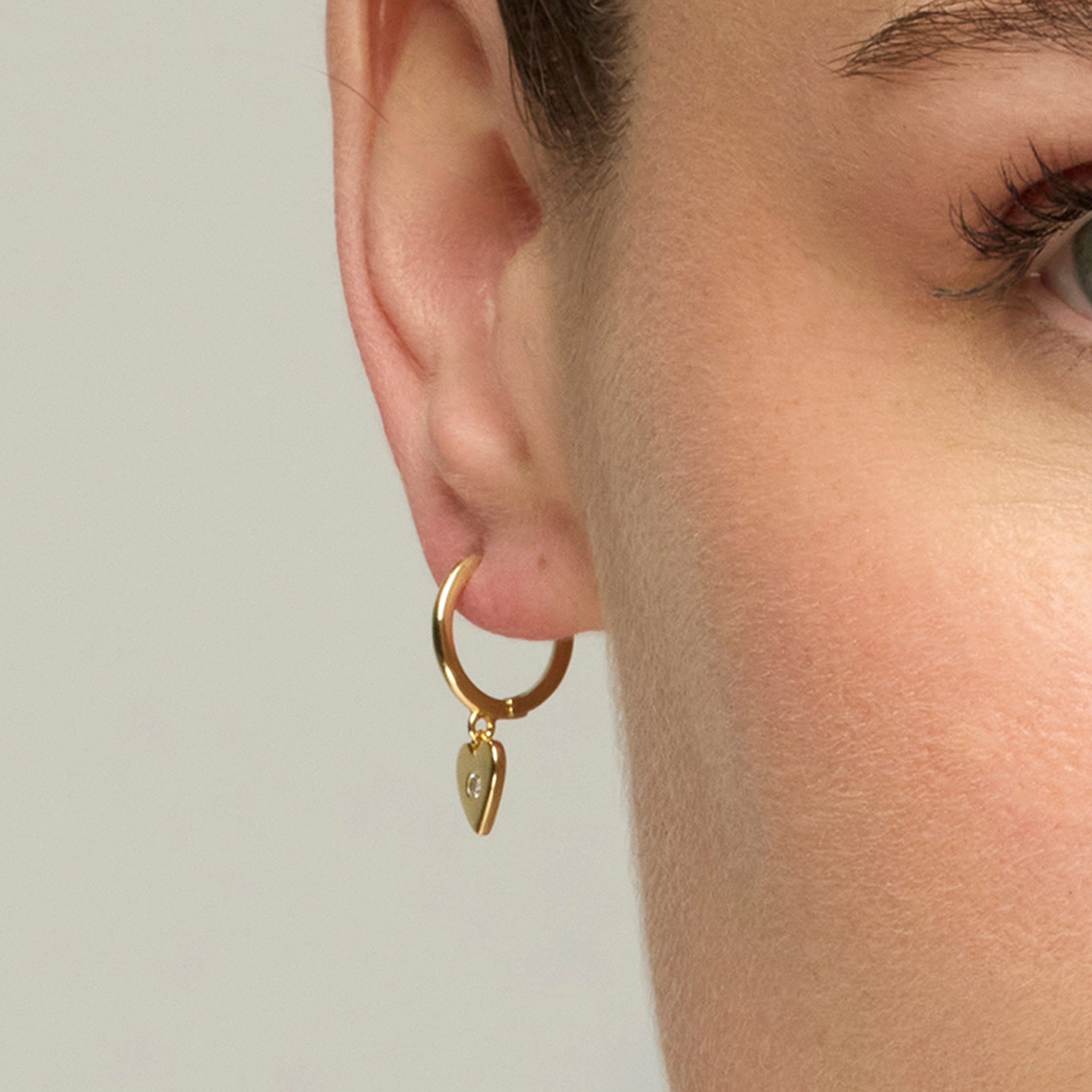 Ohrringe aus 925er Sterlingsilber und glänzenden Zirkonia mit 18k Gelbgold-Finish - Kitzi