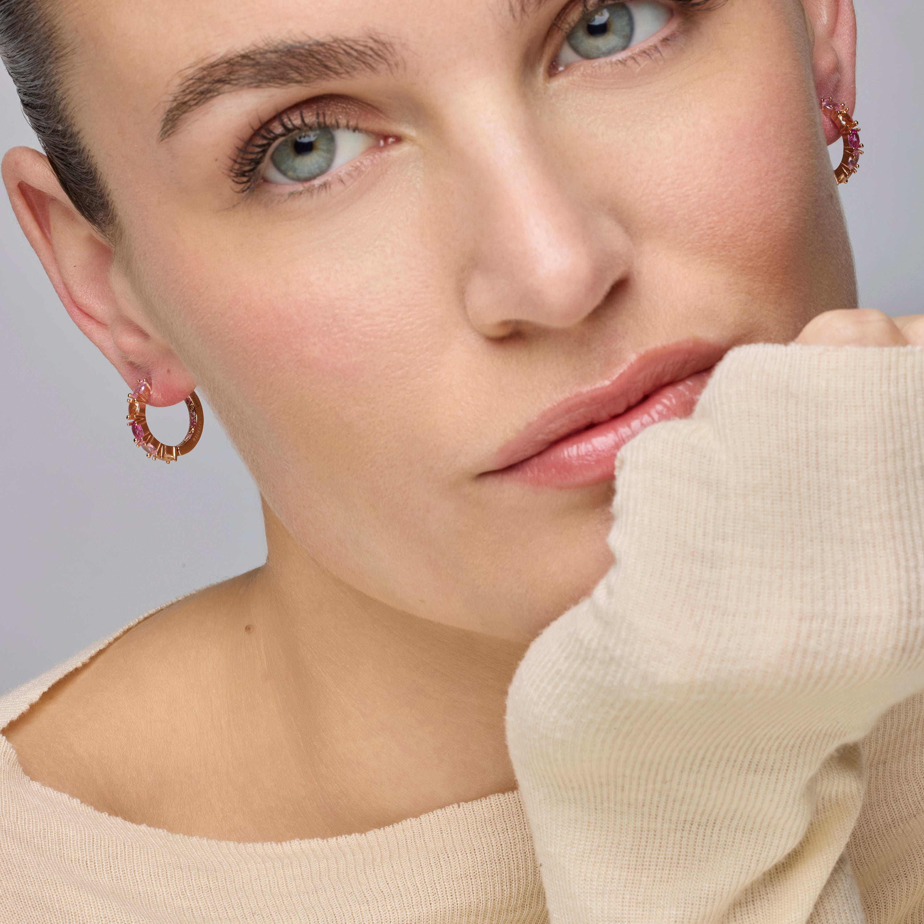 Ohrringe aus 925er Sterlingsilber und rosa Zirkonia mit 18k Gelbgold-Finish - Naak