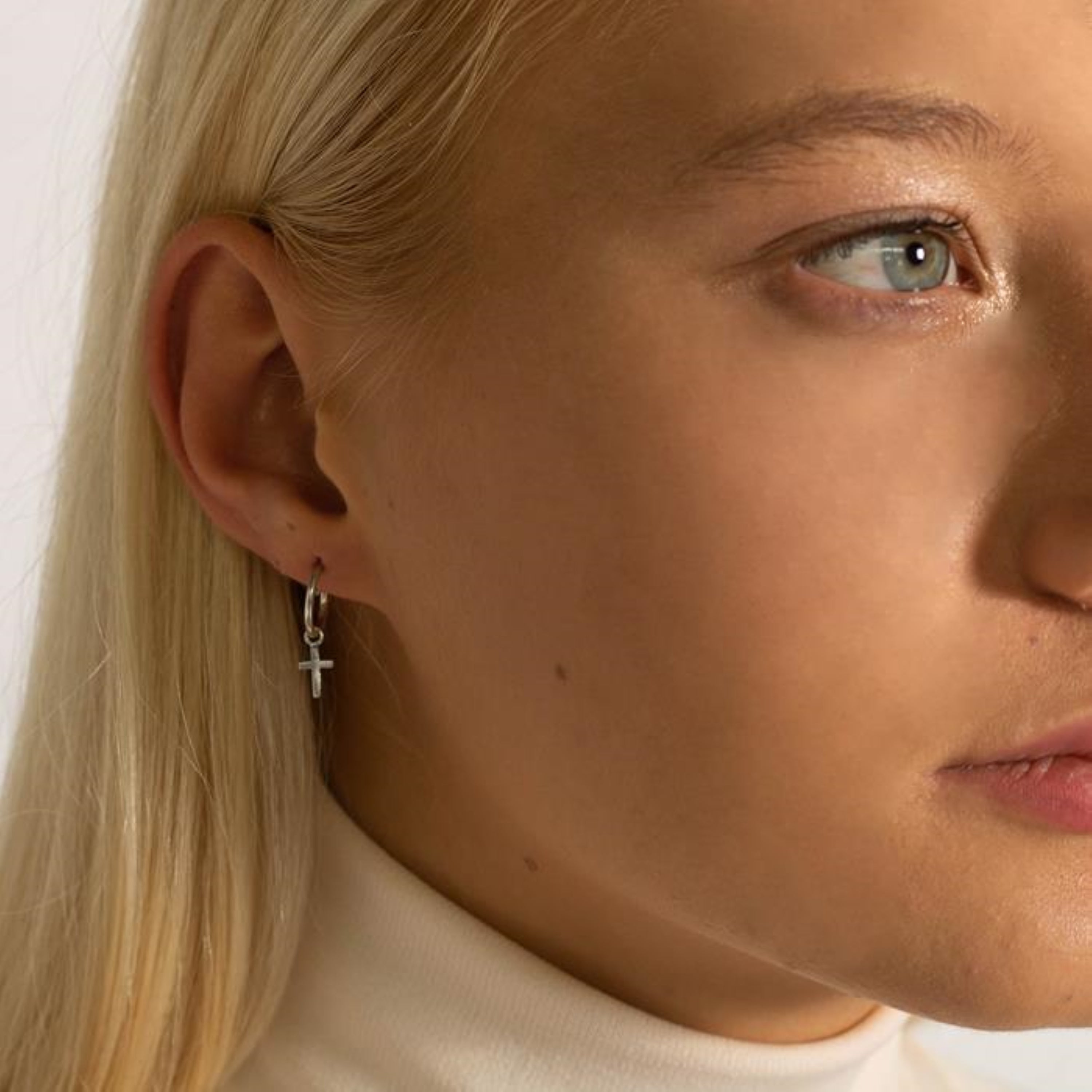 925 Sterling Silver Earrings finished in rhodium - Essential