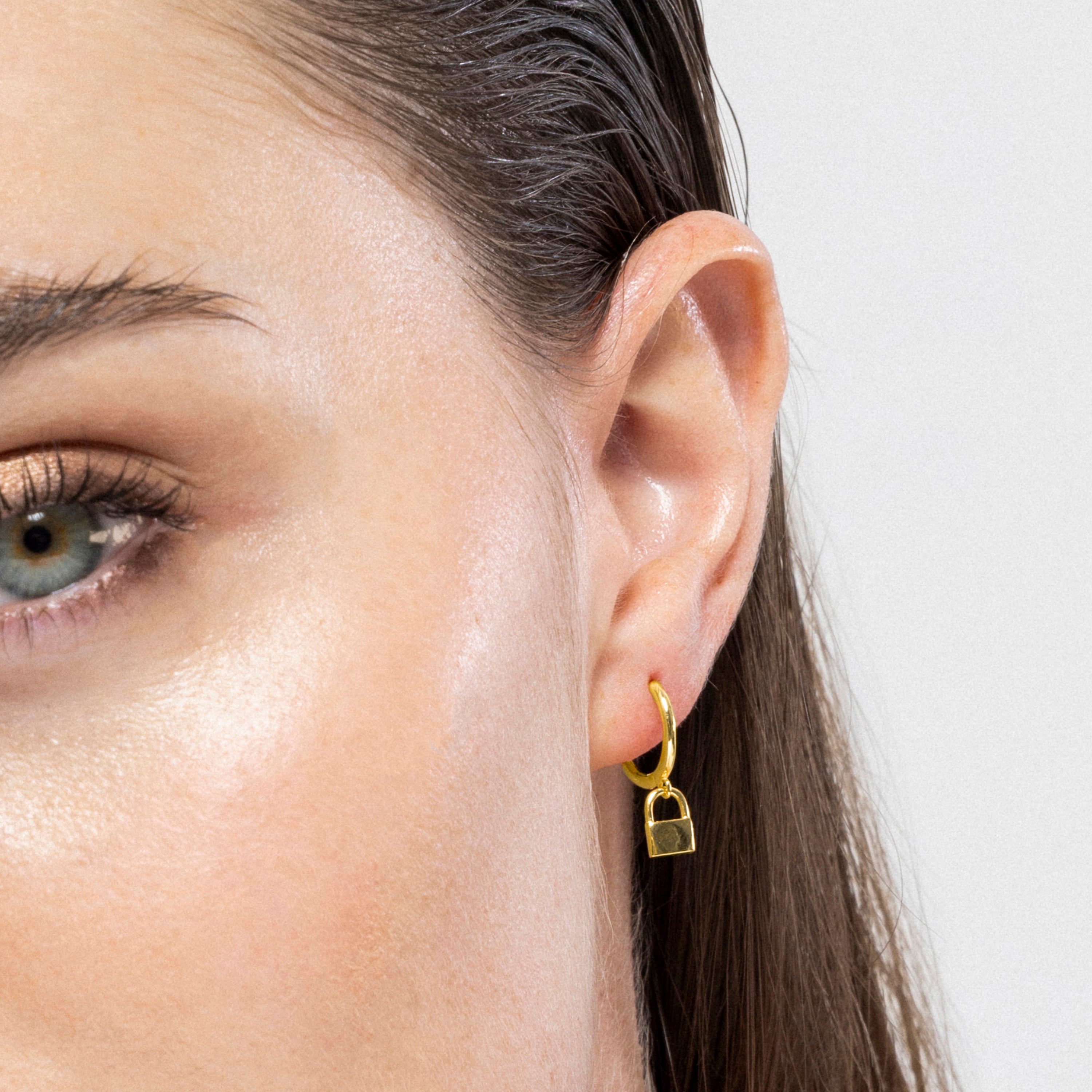 925 Sterling Silver Earrings finished in 18k yellow gold - Lock