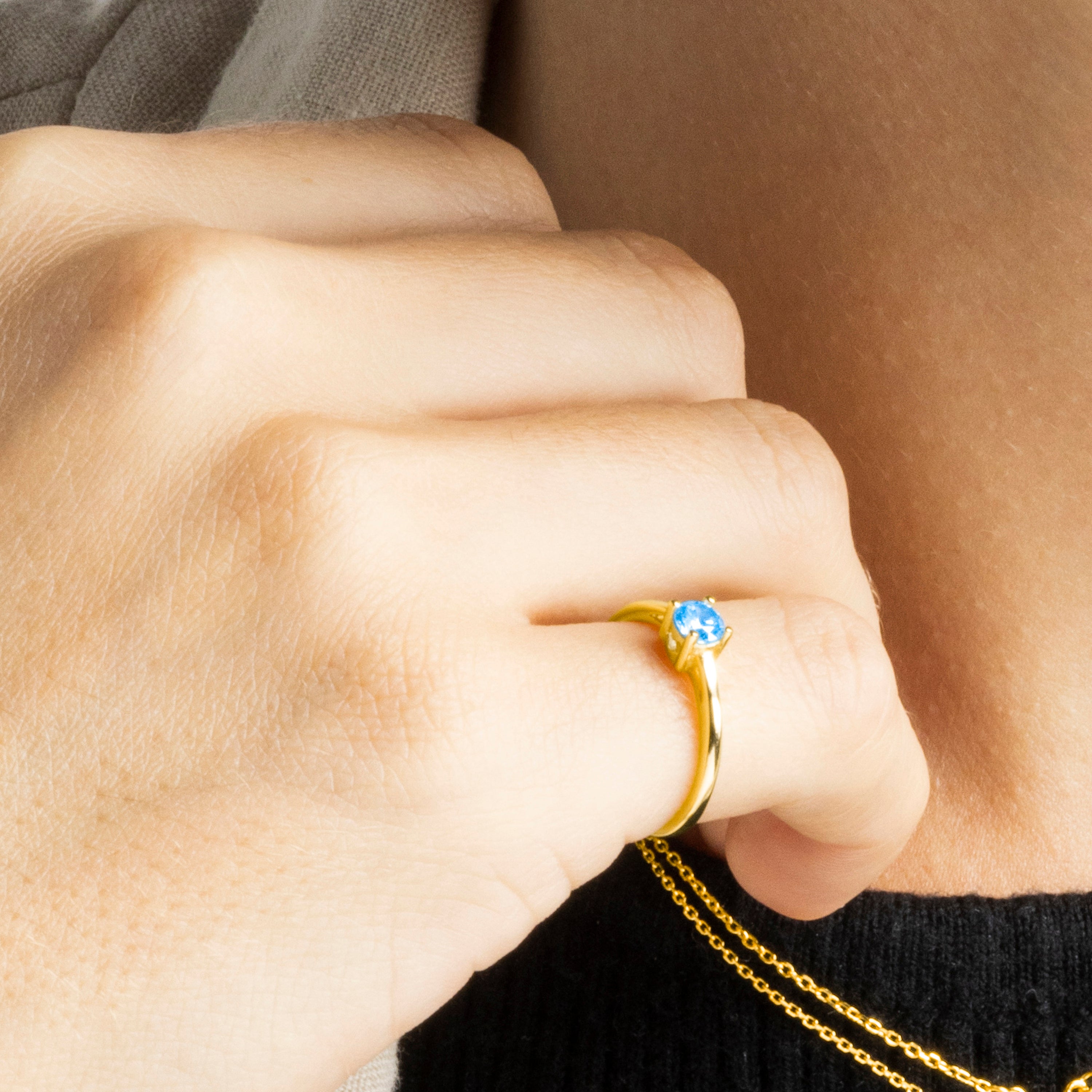 Anel de Prata de Lei 925 com Quartzo Hidrotermal Topázio Azul acabado em ouro amarelo de 18K - Otieno
