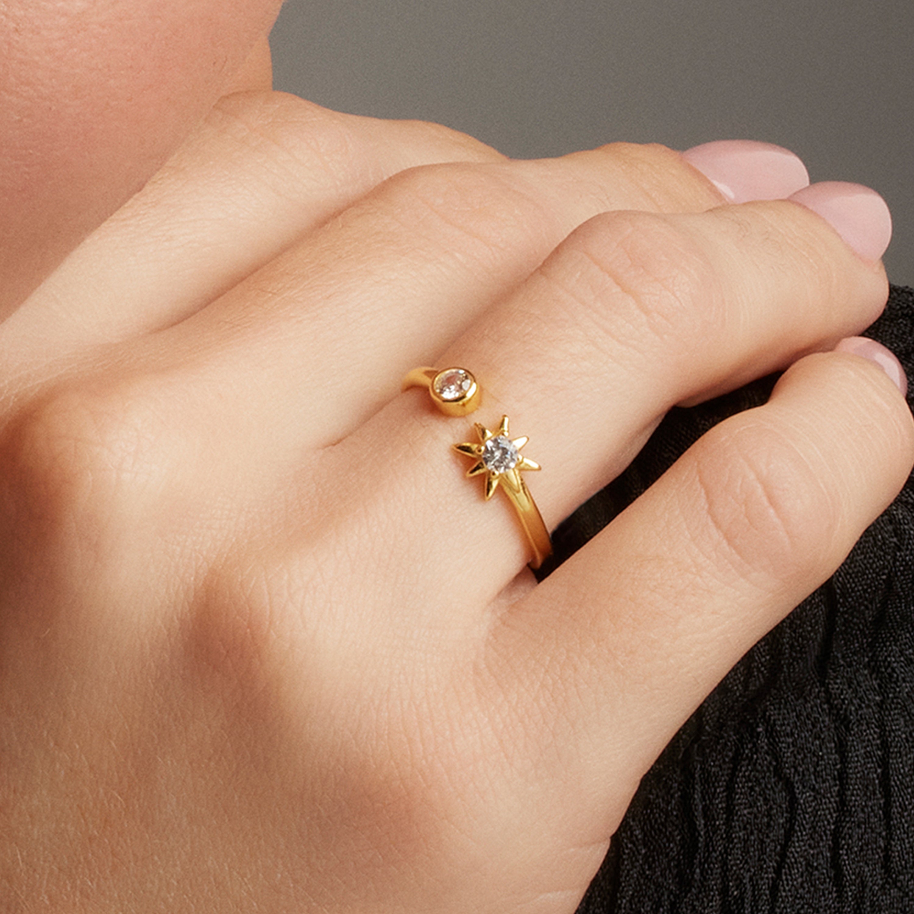 925er Silberring mit glänzendem Zirkonia, vergoldet mit 18K Gelbgold - Lialt