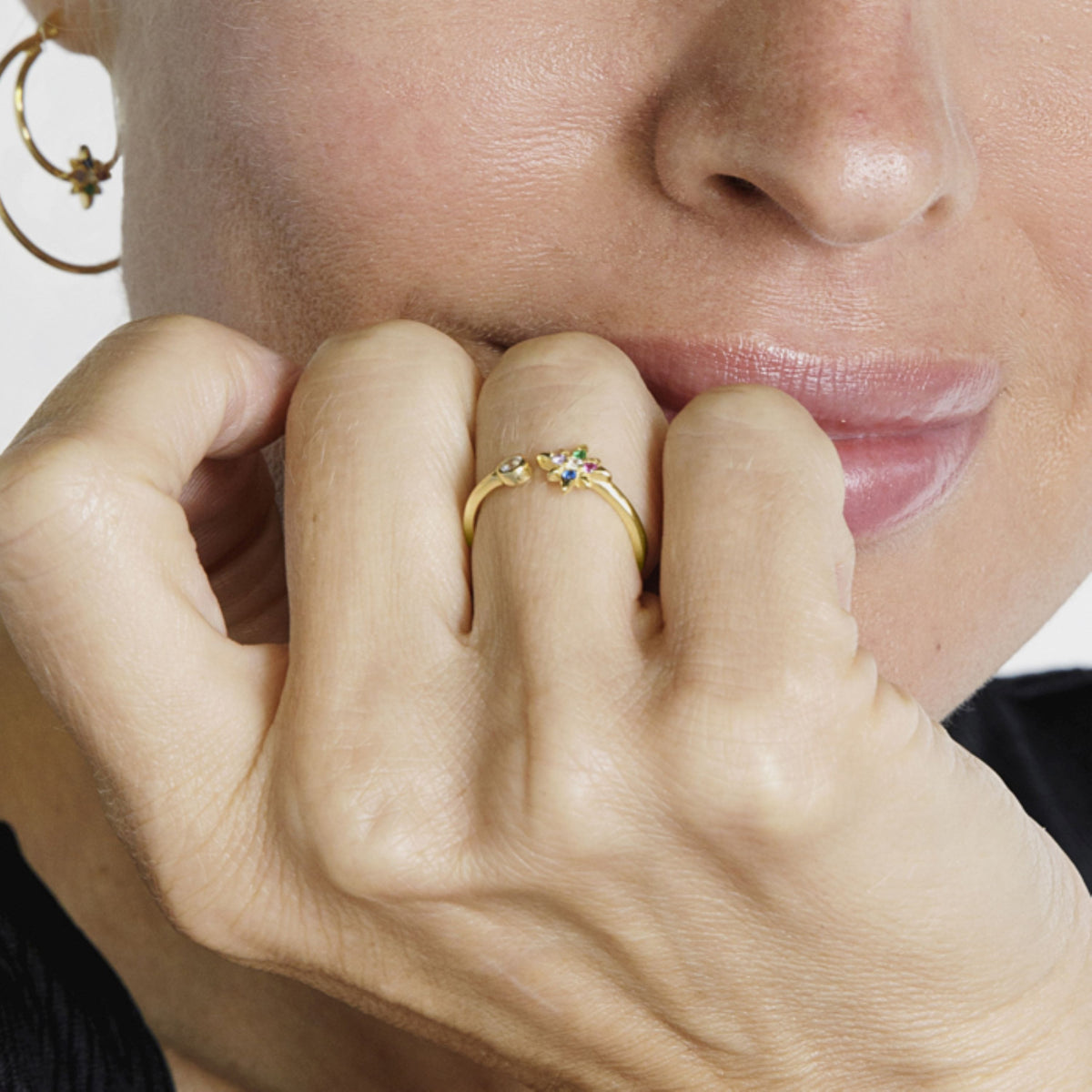 Anillo de Plata de Ley 925 con Circonita Multicolor acabado en oro amarillo 18K - Anra