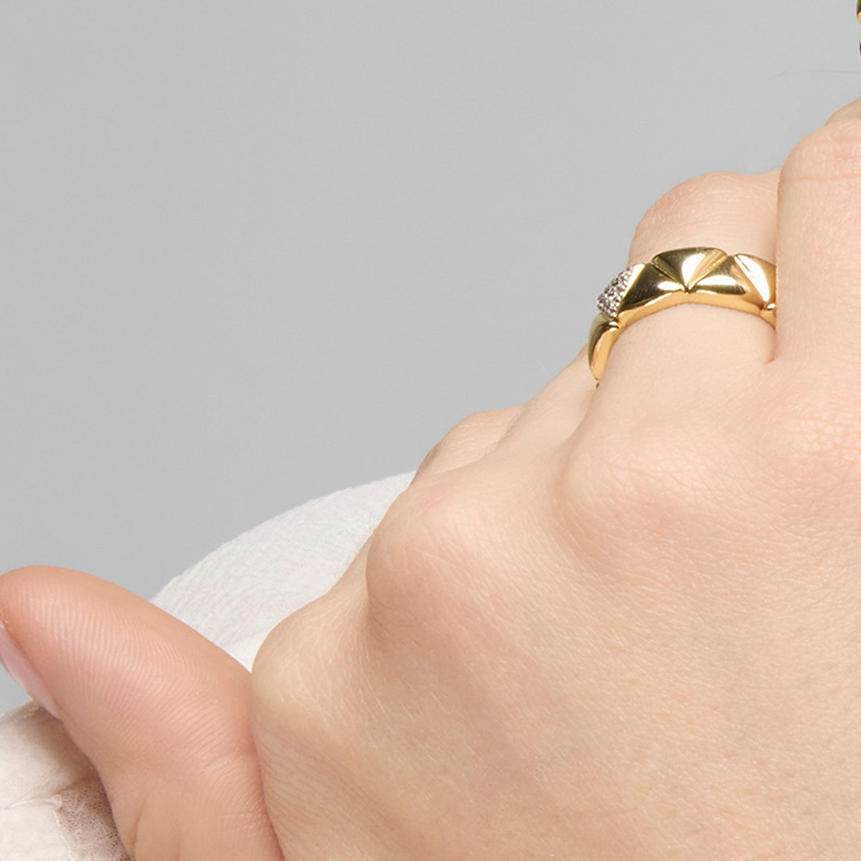 925 Sterling Silver Ring with Brilliant Zirconia finished in 18k Yellow Gold - Imwa
