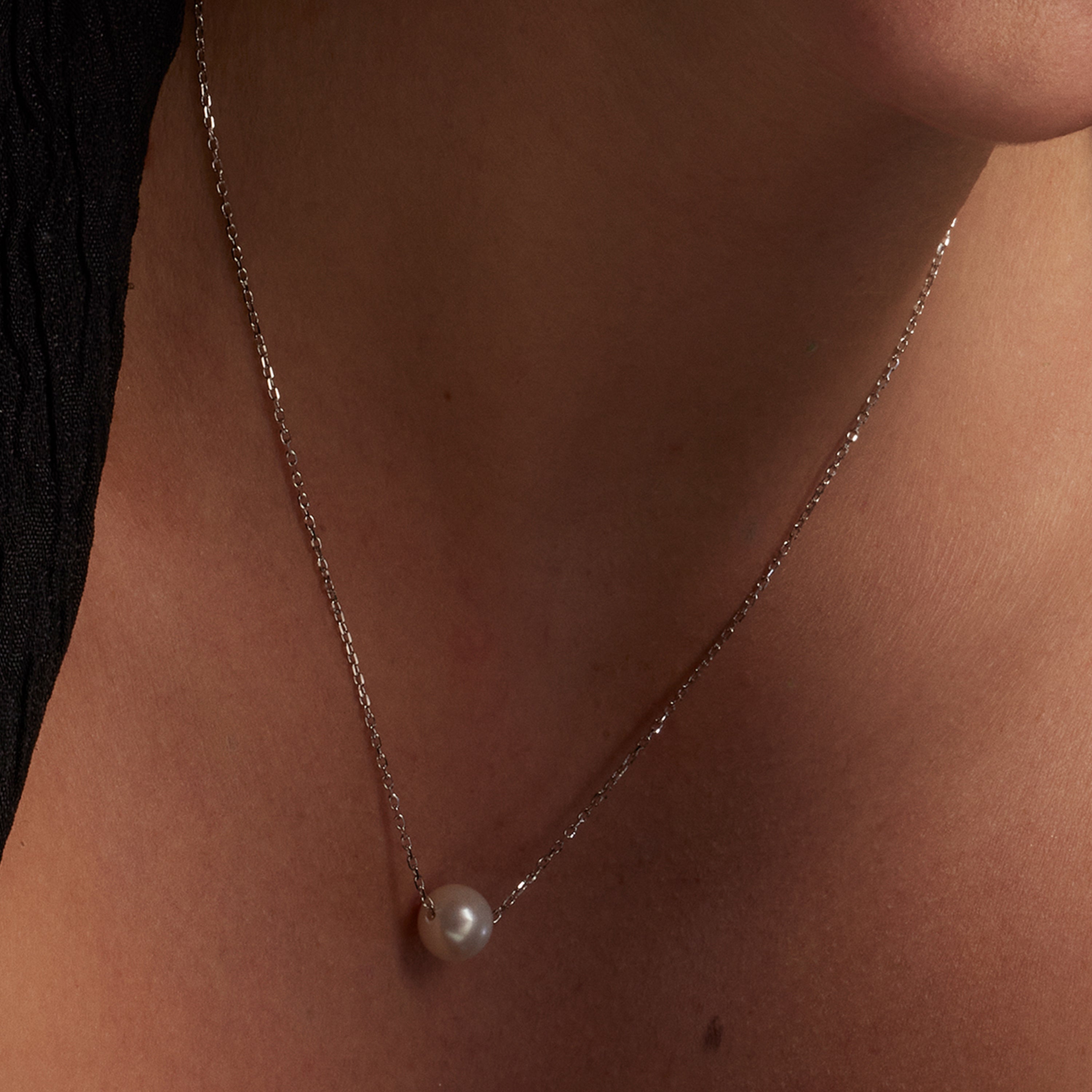 Collar de Plata de Ley 925 con Perla Blanca acabado en rodio - Sadah