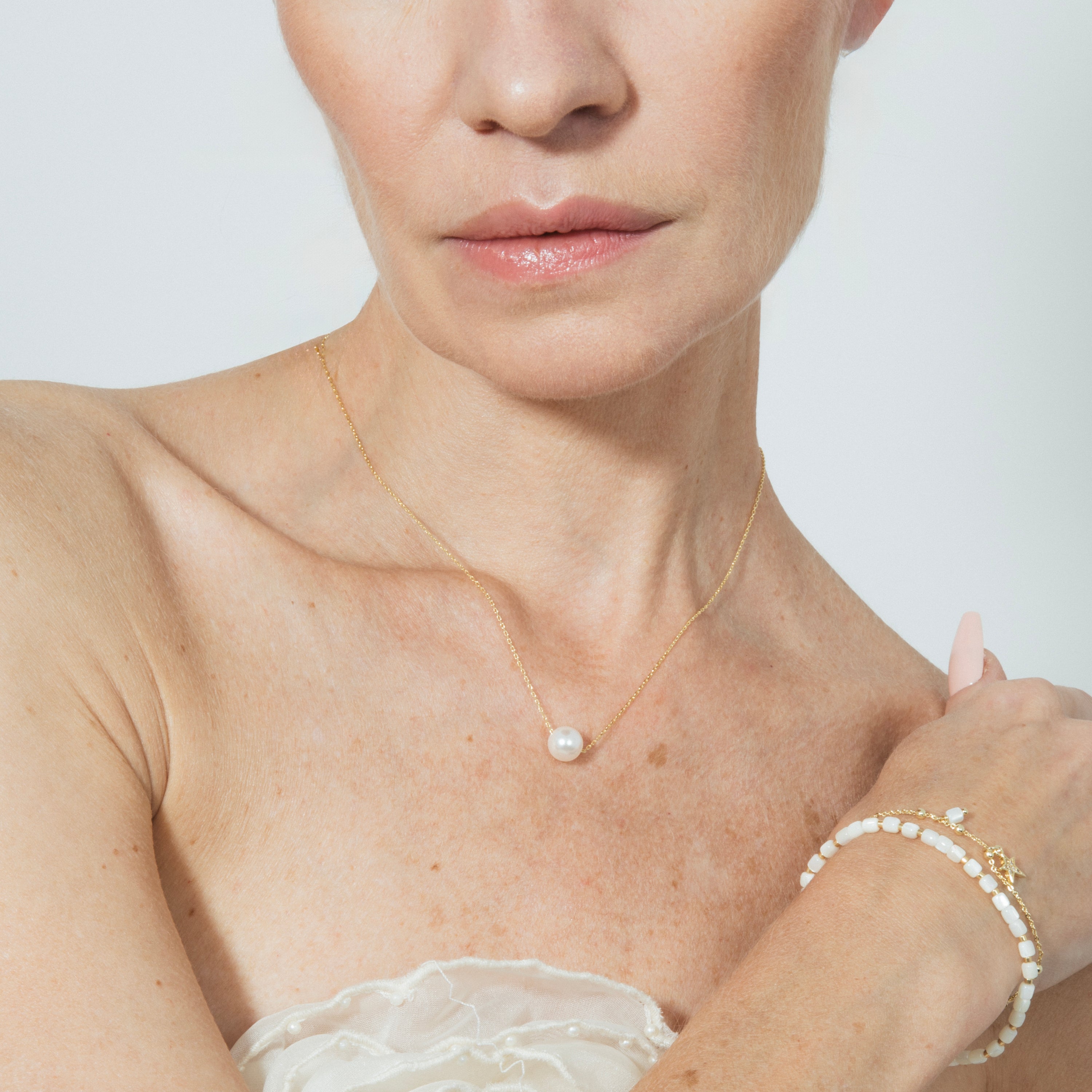 Collar de Plata de Ley 925 con Perla Blanca acabado en oro amarillo de 18K - Sadah