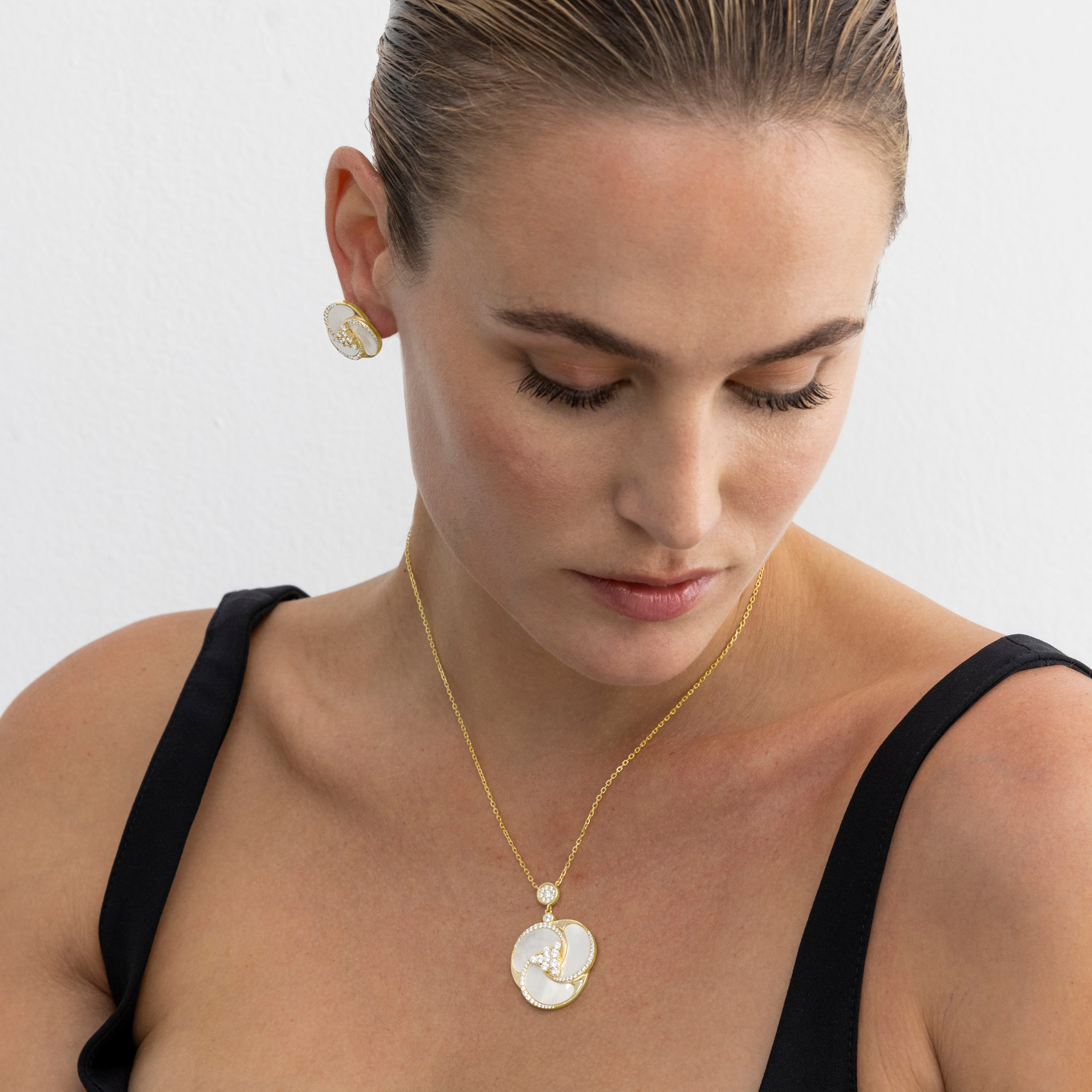 925 Sterling Silver Necklace with White Mother of Pearl finished in 18k Gold - Huawi