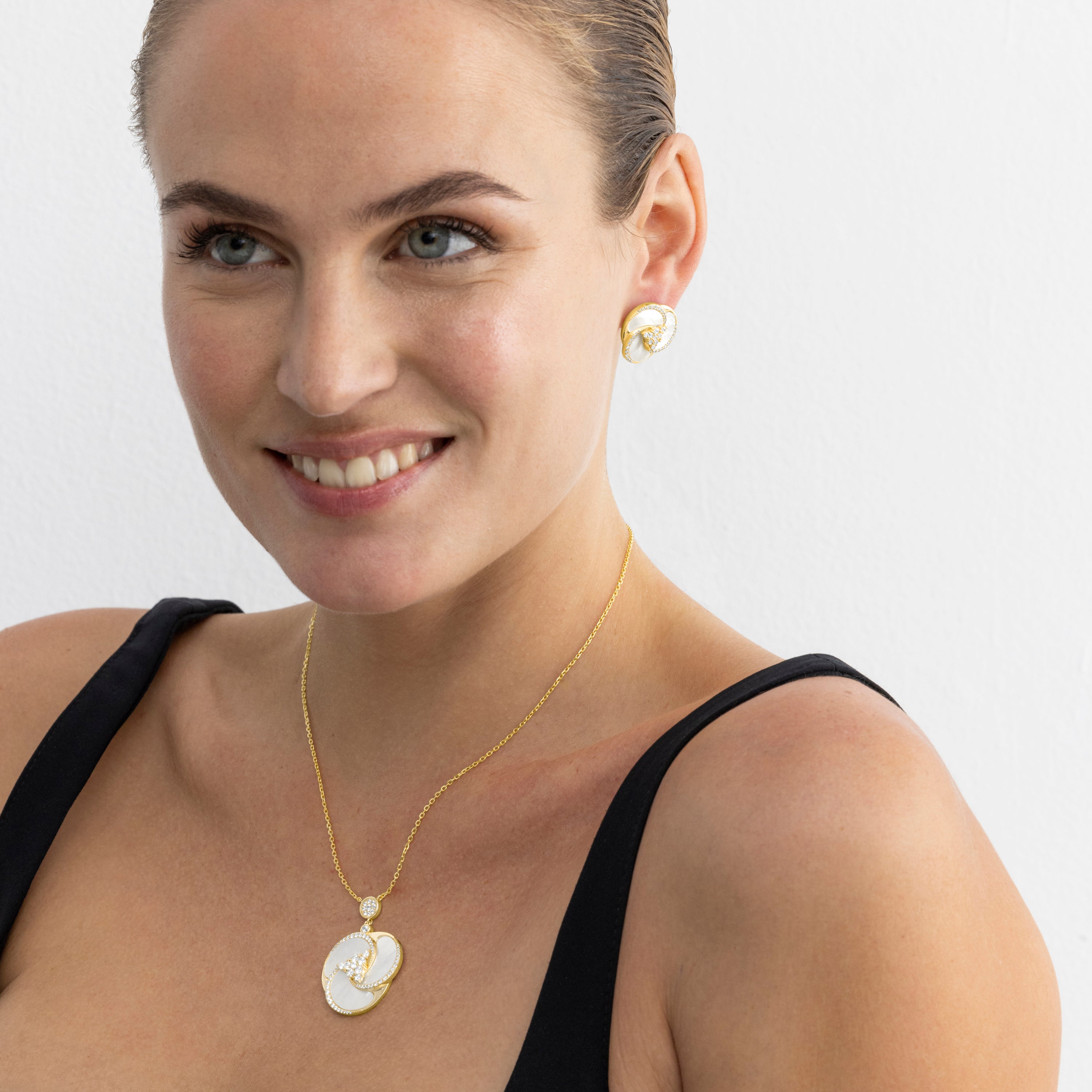 925 Sterling Silver Necklace with White Mother of Pearl finished in 18k Gold - Huawi
