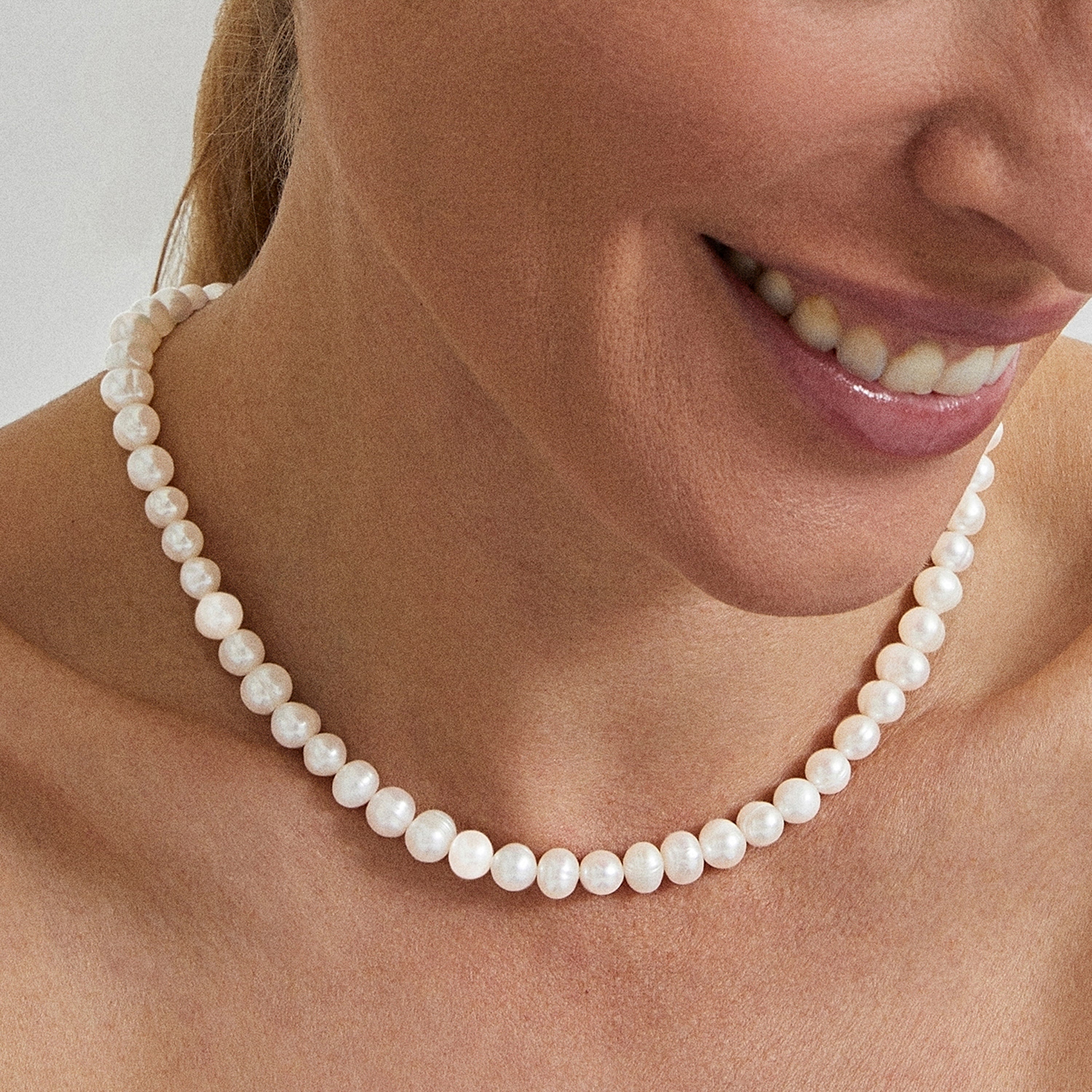 Collar de Plata de Ley 925 con Perla Blanca acabado en oro amarillo 18K - Kipepeo