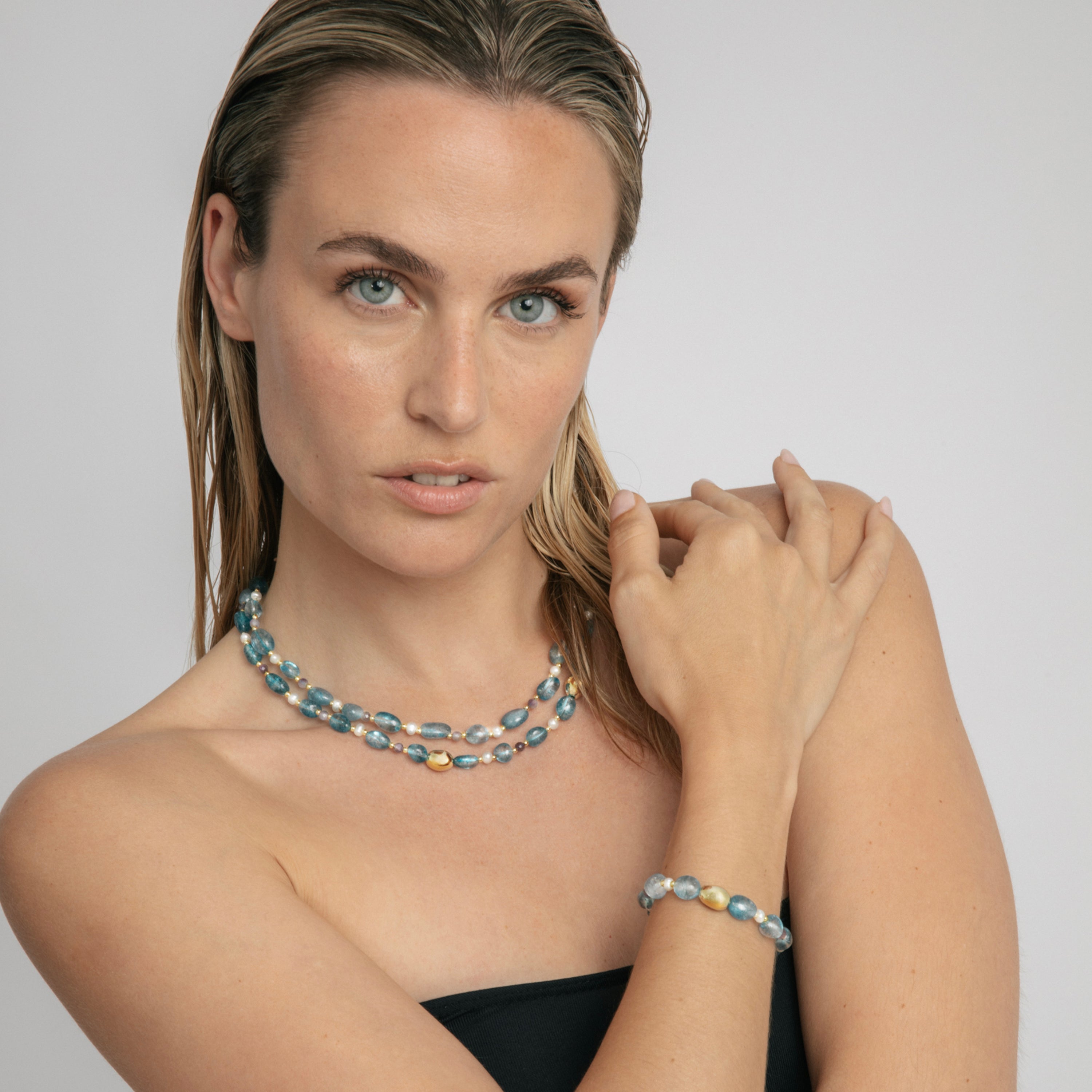 925 Sterling Silver Necklace and Blue Crystal finished in 18k Yellow Gold - Aswudi