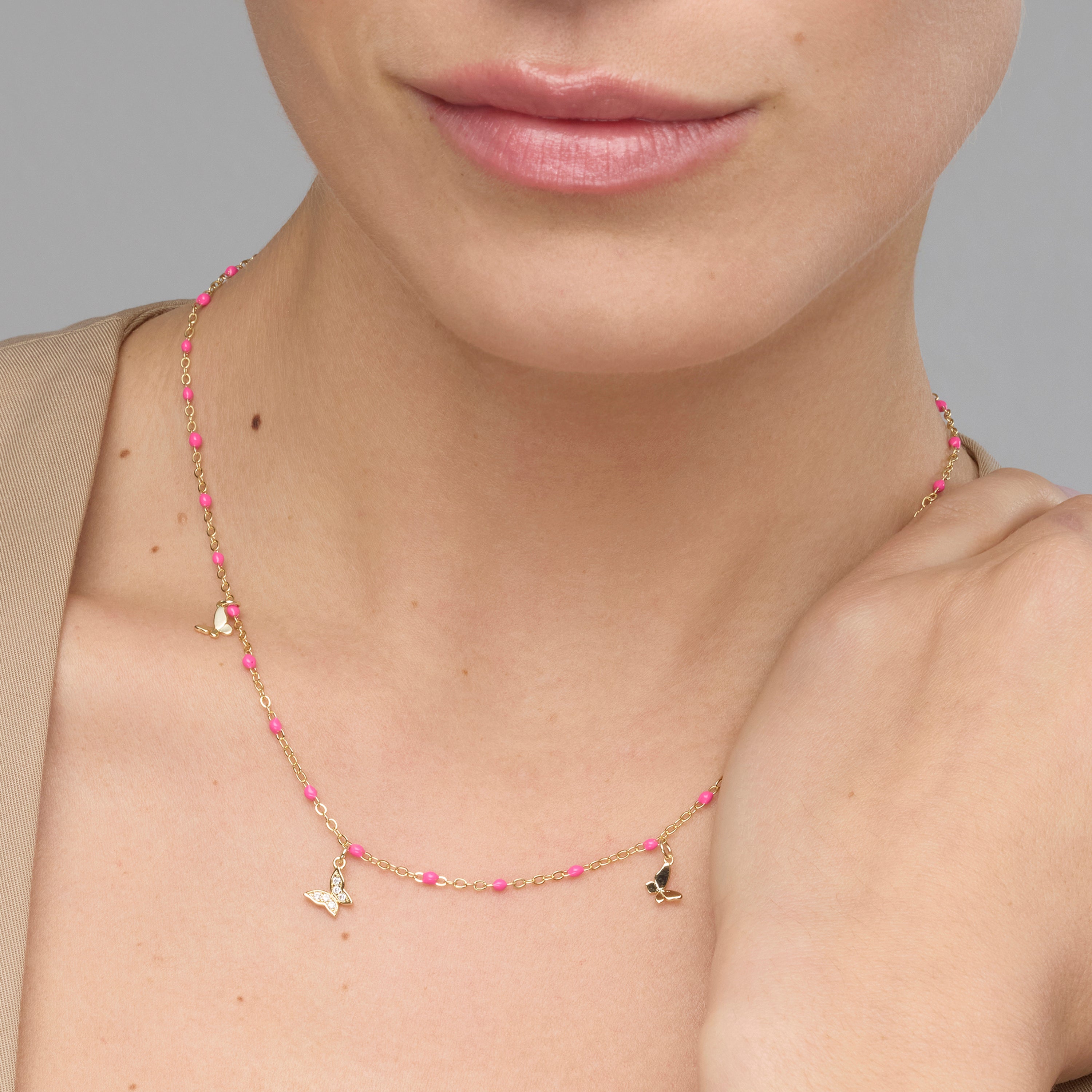 925er Silberhalskette mit rosa Lackierung und 18k Gelbgold-Finish - Zumre