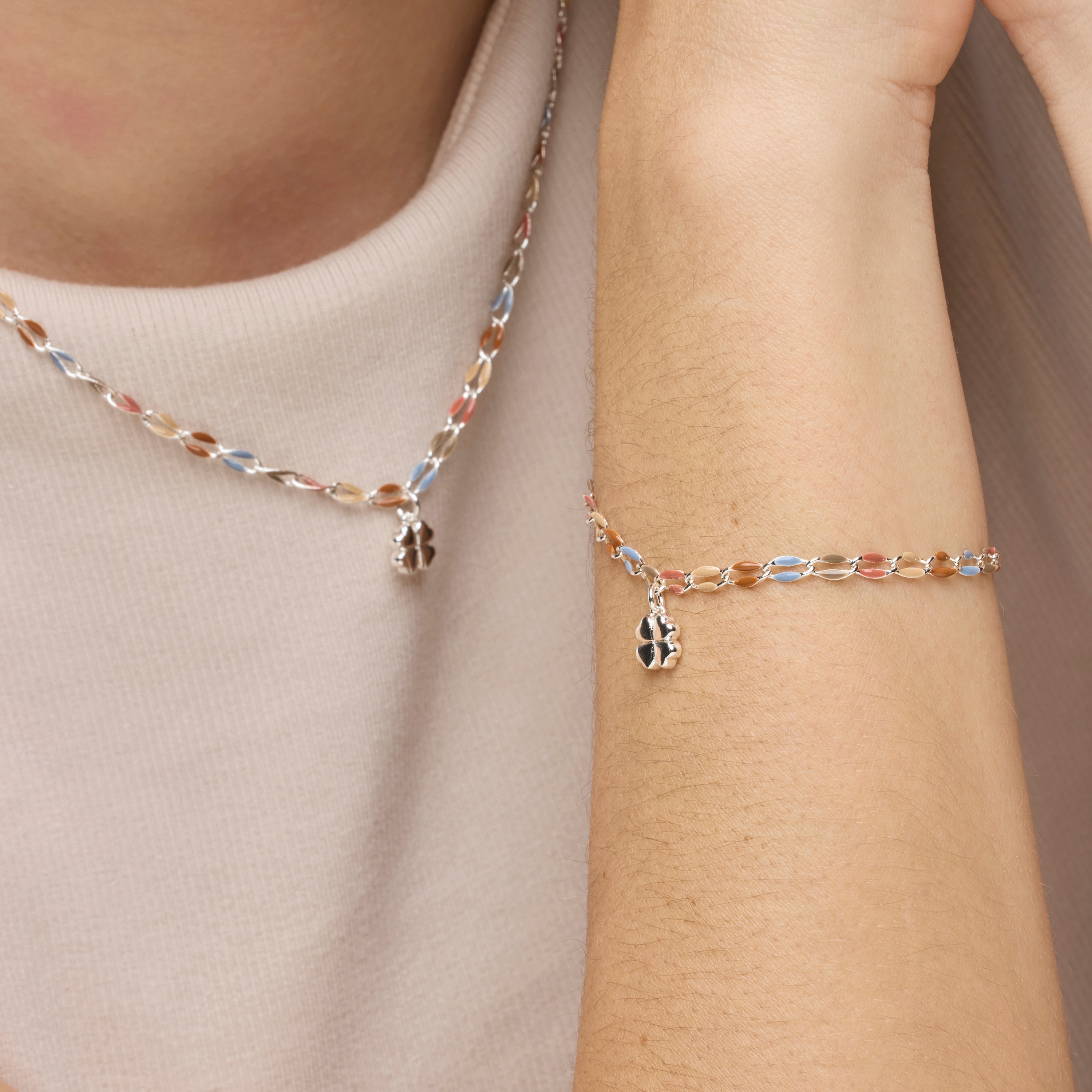 925er Sterlingsilber-Halskette mit mehrfarbigem Lack und Rhodium-Finish - Niryan