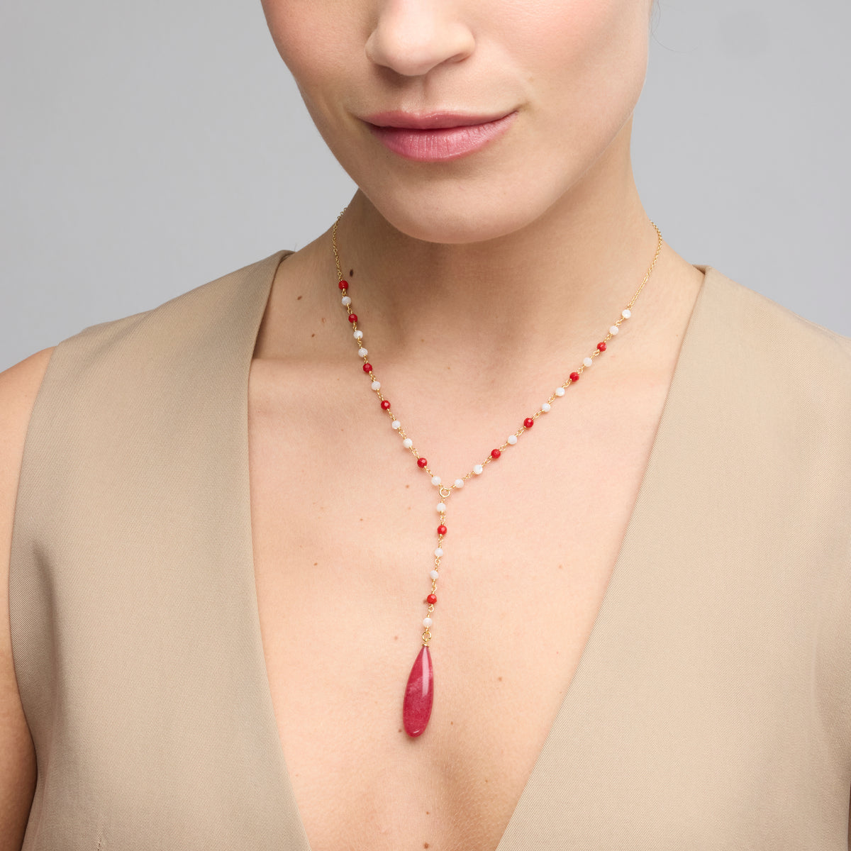 Colar de Prata de Lei 925 e Coral com acabamento em ouro amarelo 18k - Kavi