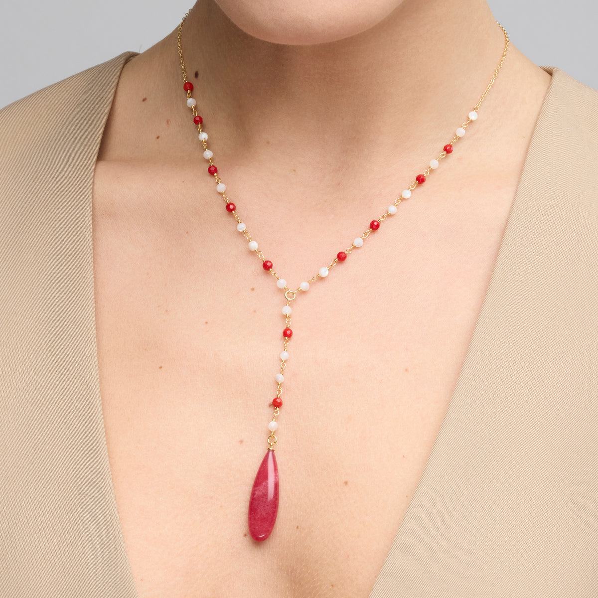 Colar de Prata de Lei 925 e Coral com acabamento em ouro amarelo 18k - Kavi