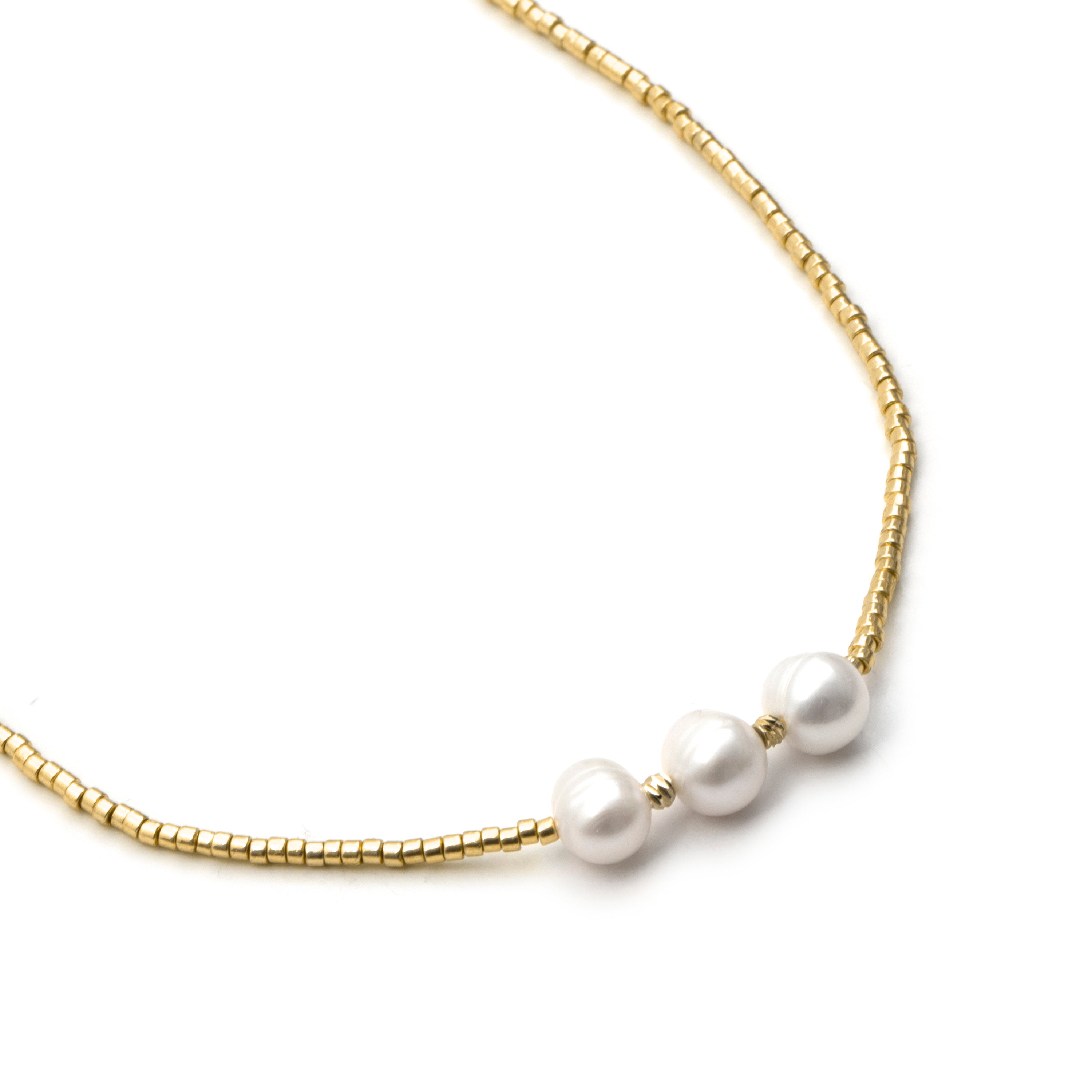 Collar de Plata de Ley 925 y Perla Blanca acabado en oro amarillo de 18k - Oschu