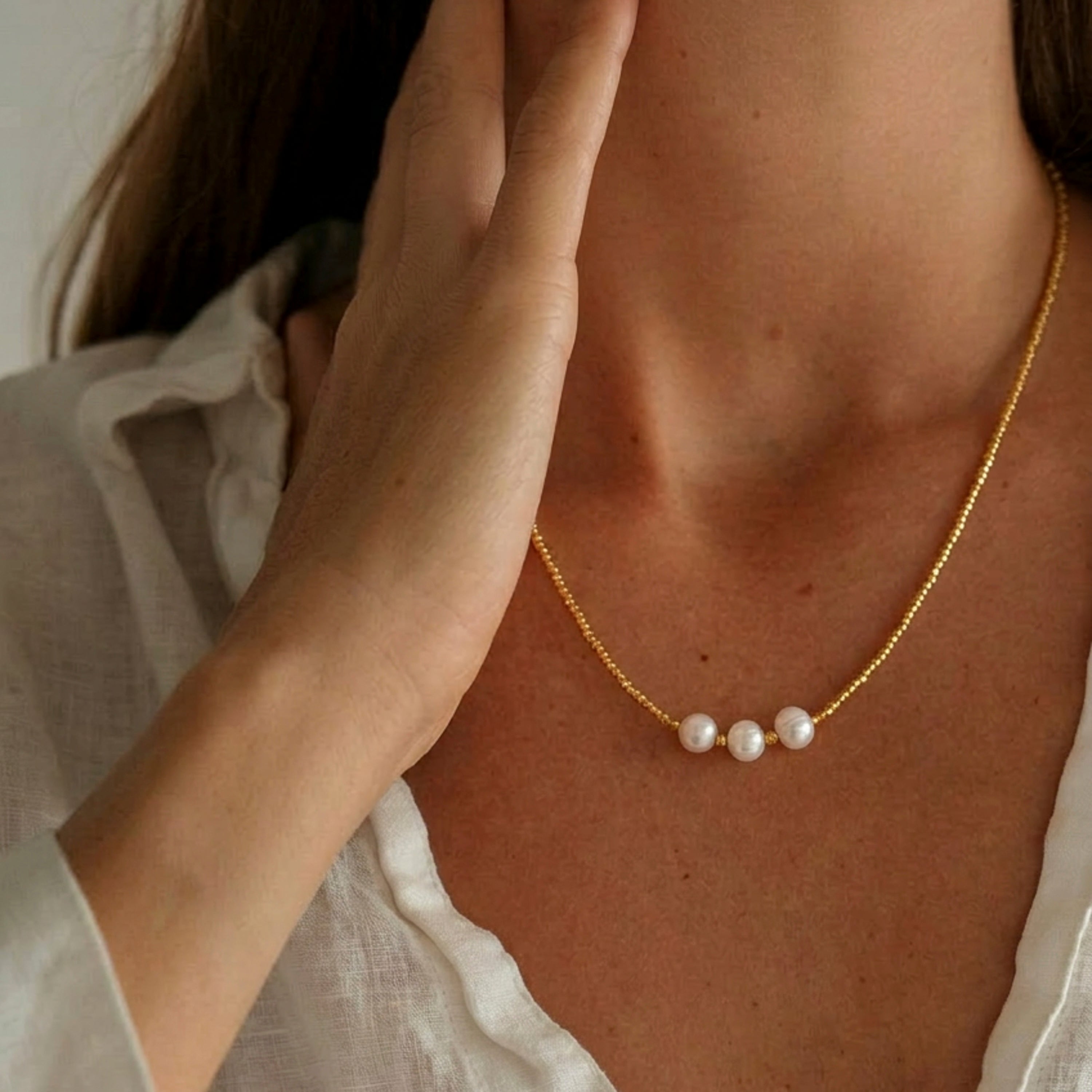 Collar de Plata de Ley 925 y Perla Blanca acabado en oro amarillo de 18k - Oschu
