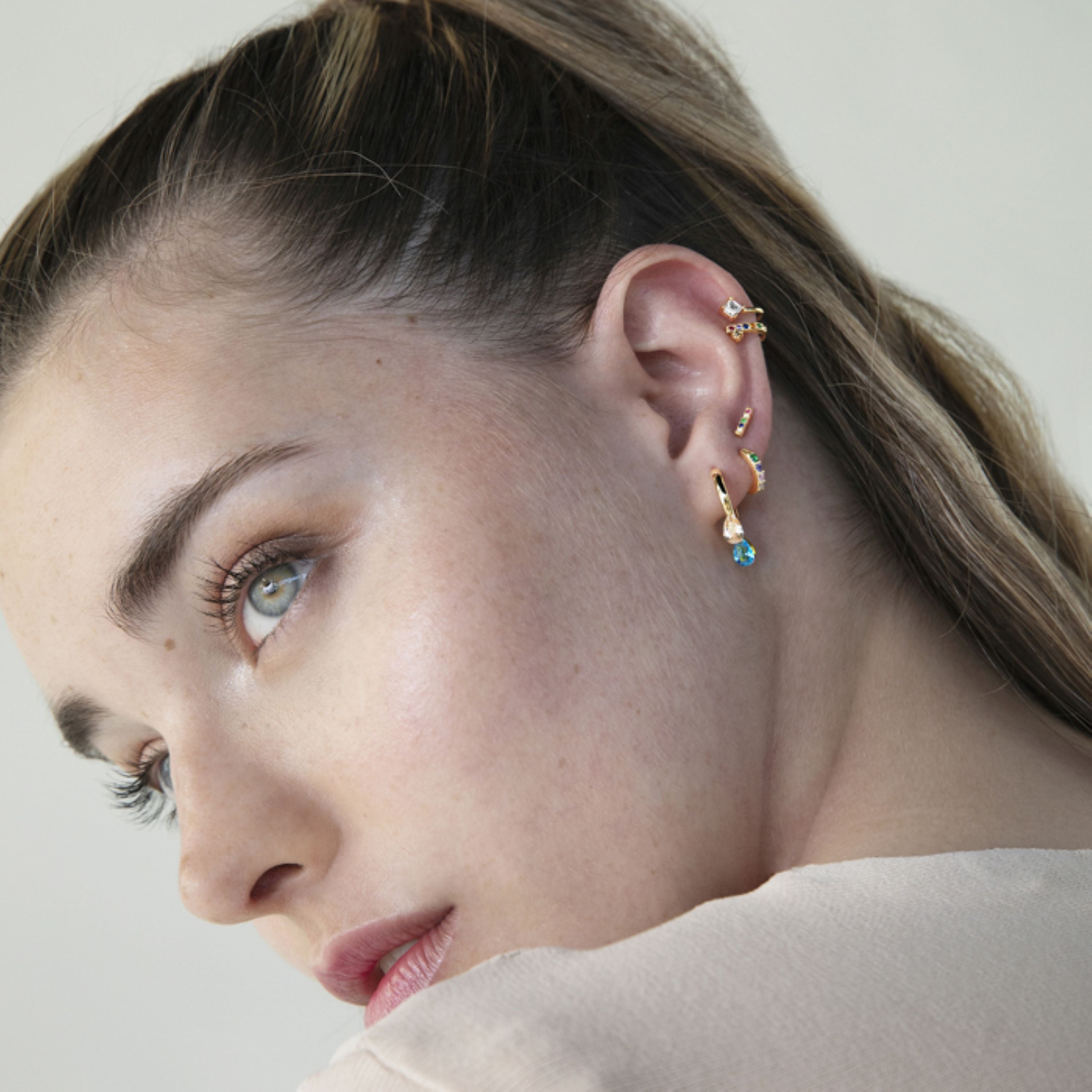 Echtsilber 925 Piercing mit mehrfarbigen Zirkonia, vergoldet mit 18K Gelbgold - Ansung