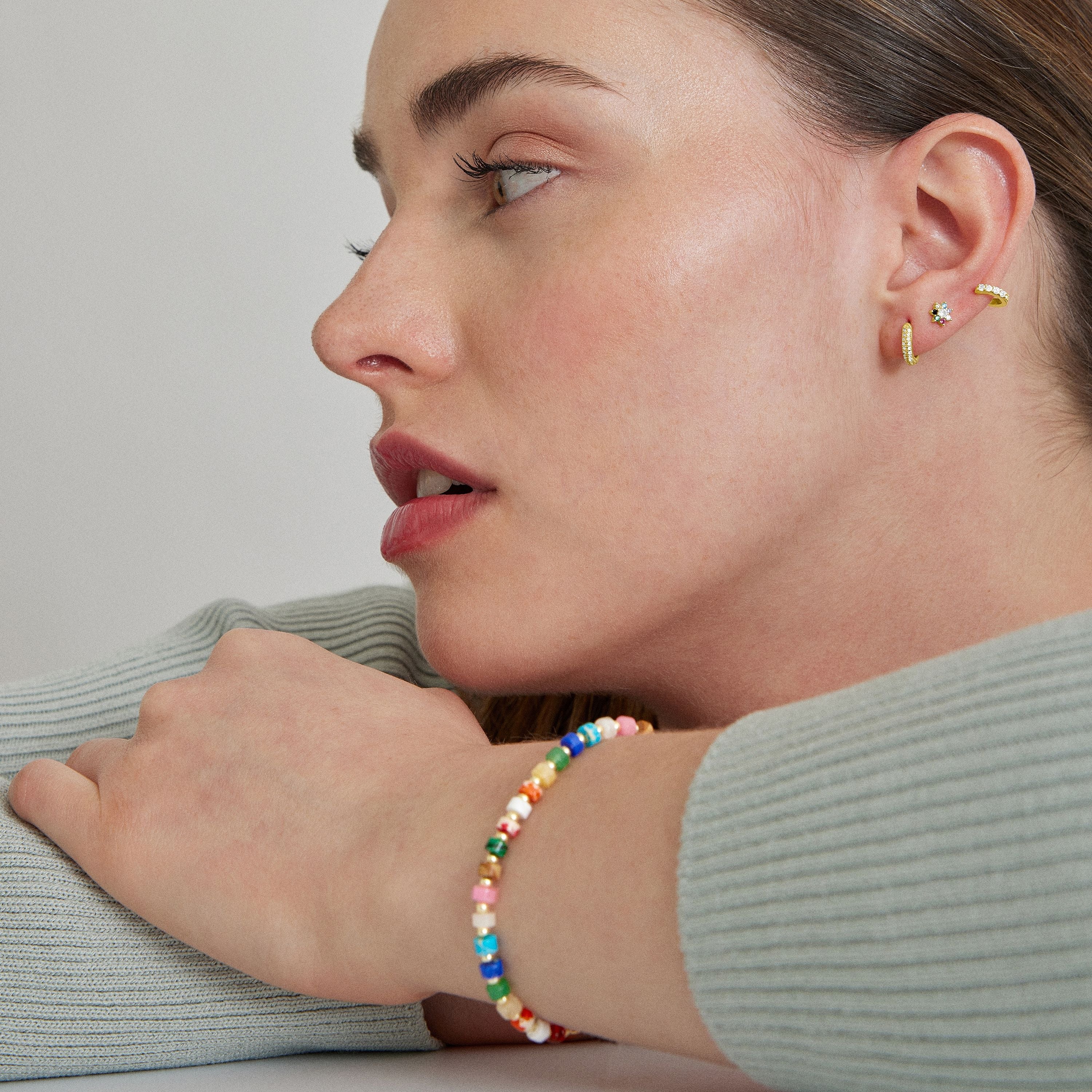 Piercing de Prata de Lei 925 com Zircónia Multicolor acabamento em ouro amarelo 18K - Fanti