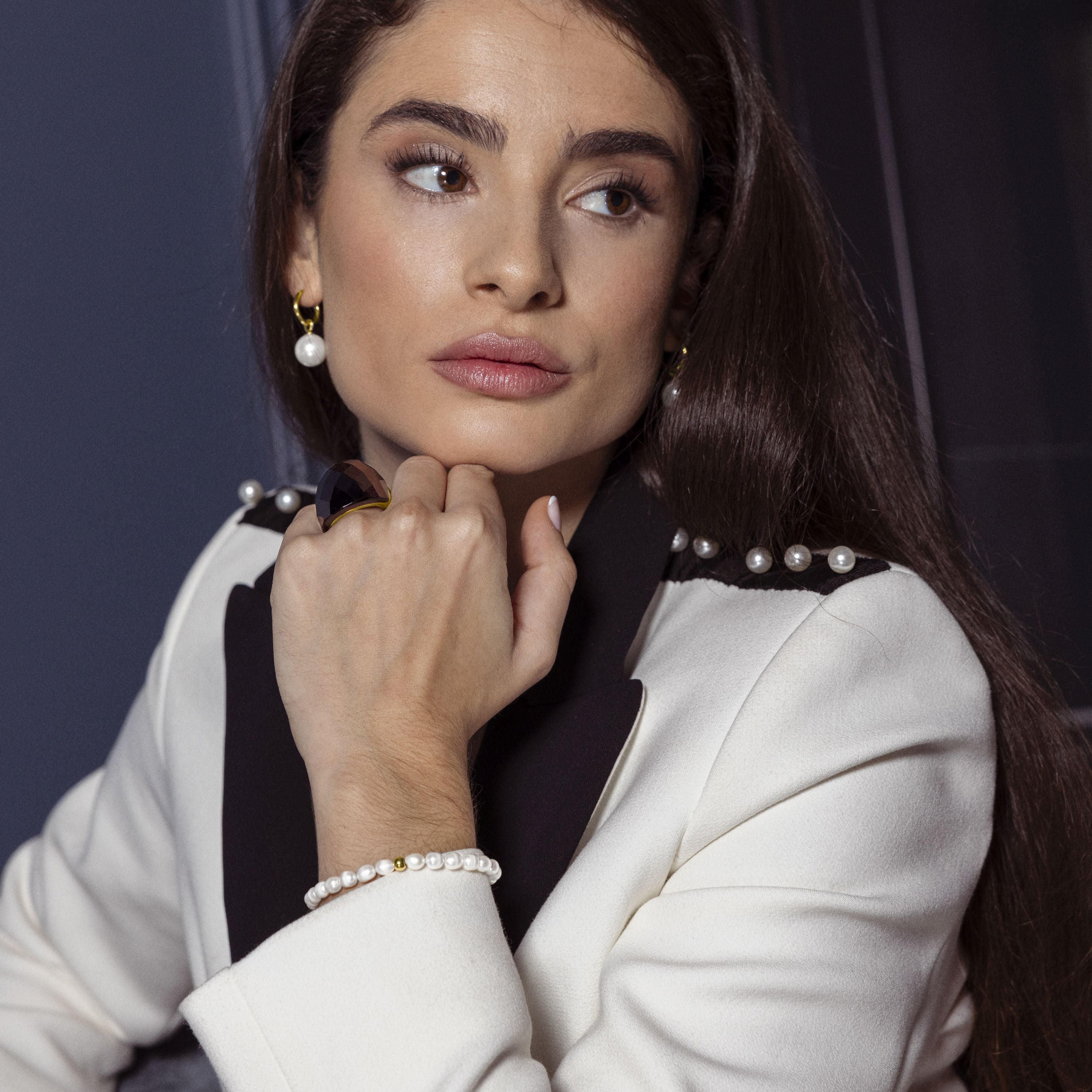 Bracelet en perle blanche fini en or jaune 18K- Unwe