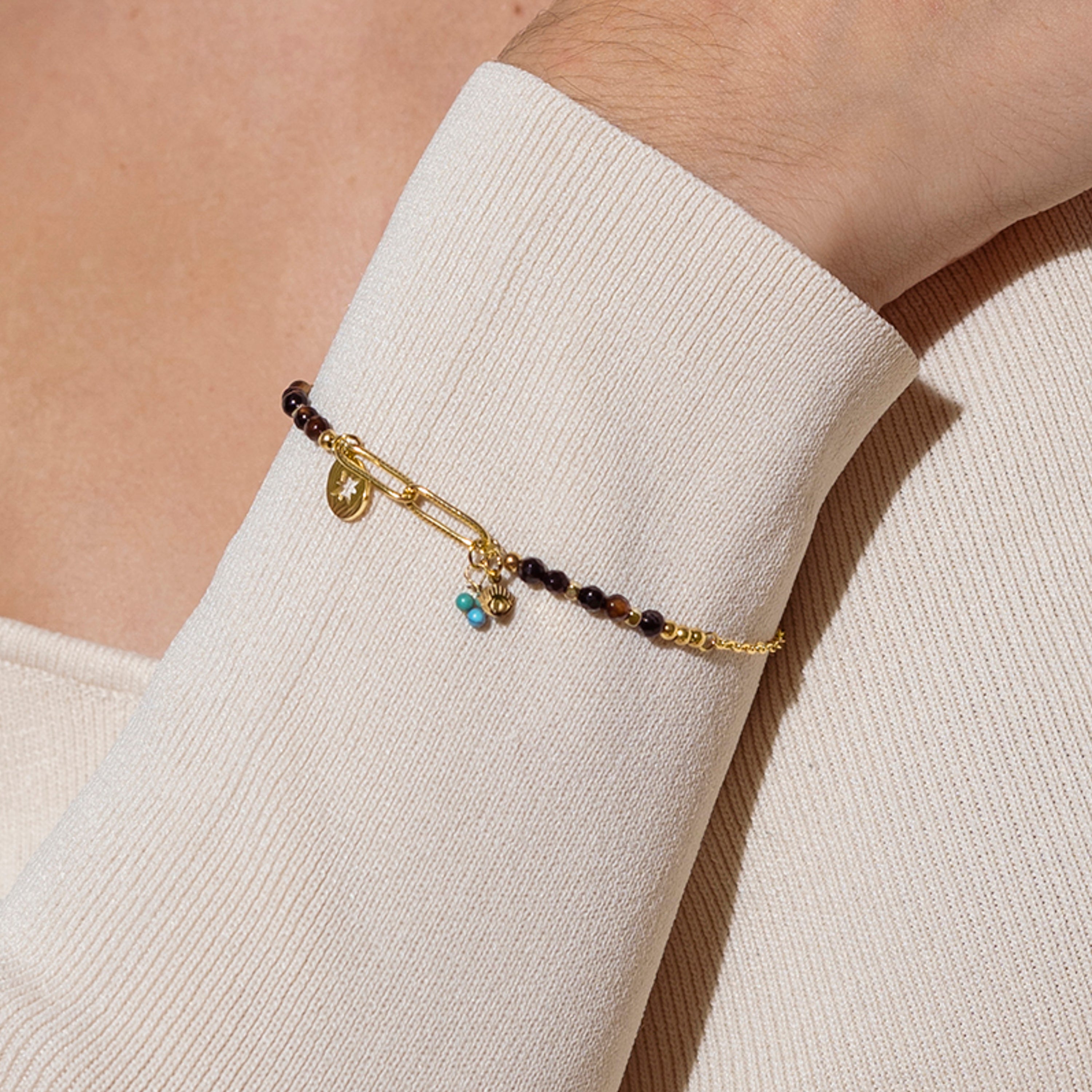 Hydrothermal Quartz Onyx Bracelet finished in 18K yellow gold - Ribed